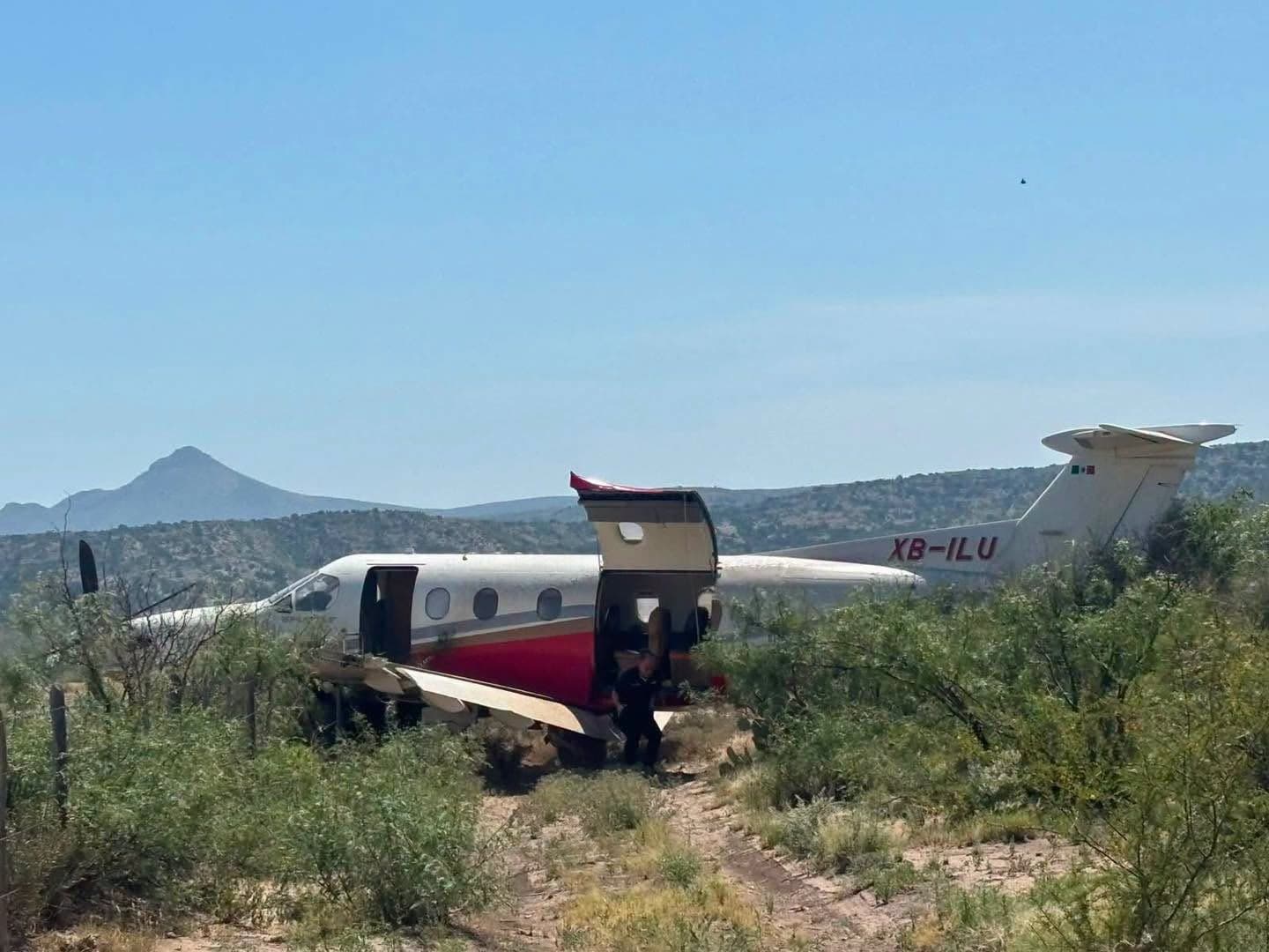 Aterriza de emergencia avión