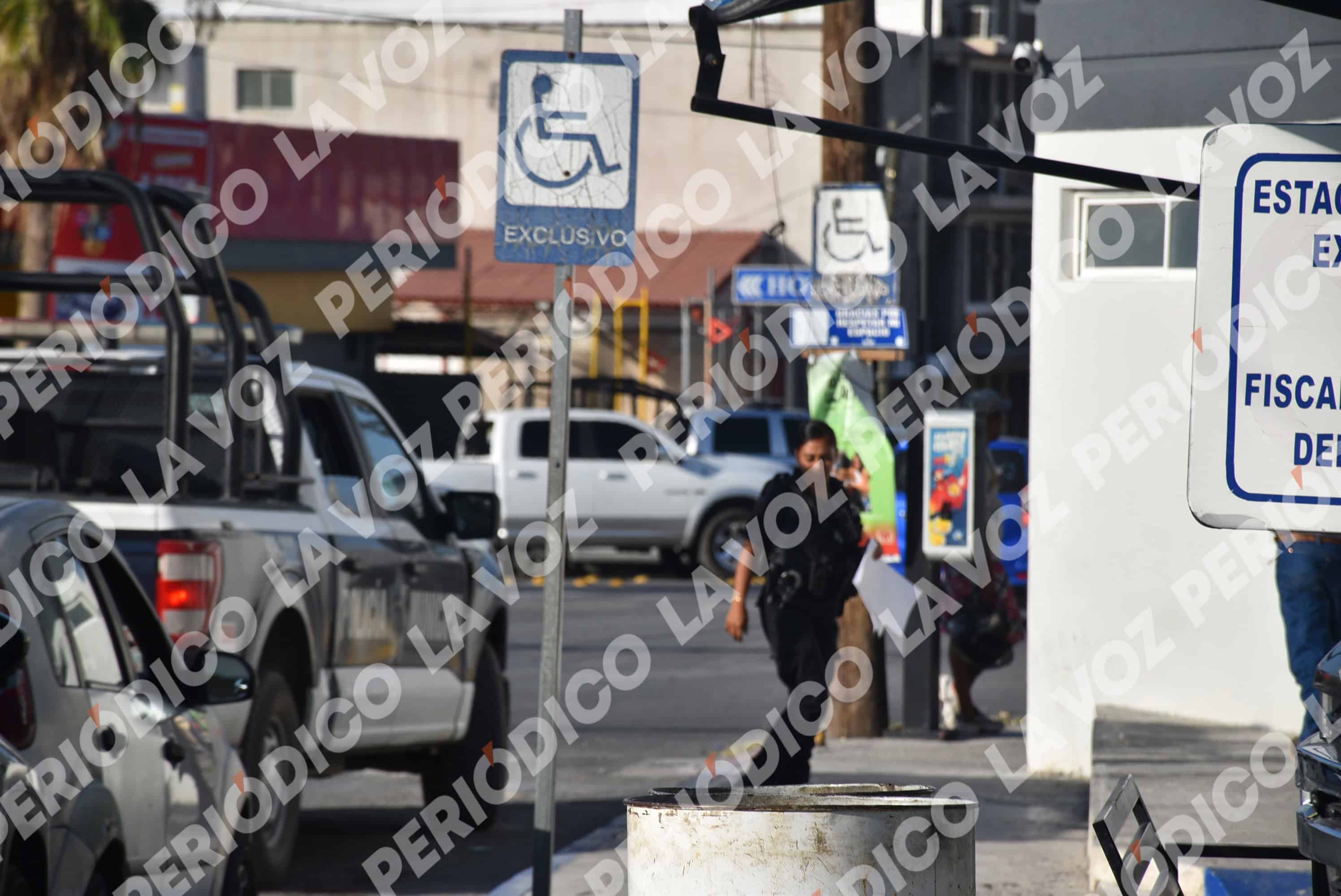 Ri&ntilde;a en Monclova: dos j&oacute;venes detenidos y camioneta da&ntilde;ada