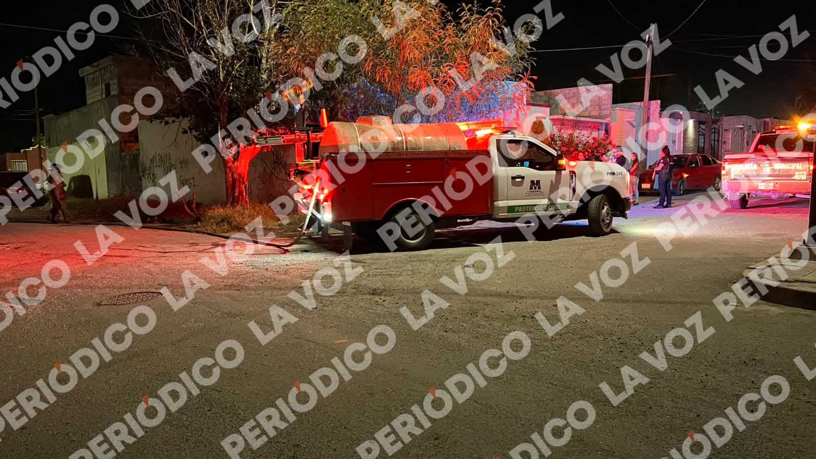 Incendio consume vivienda abandonada en Monclova: Bomberos act&uacute;an