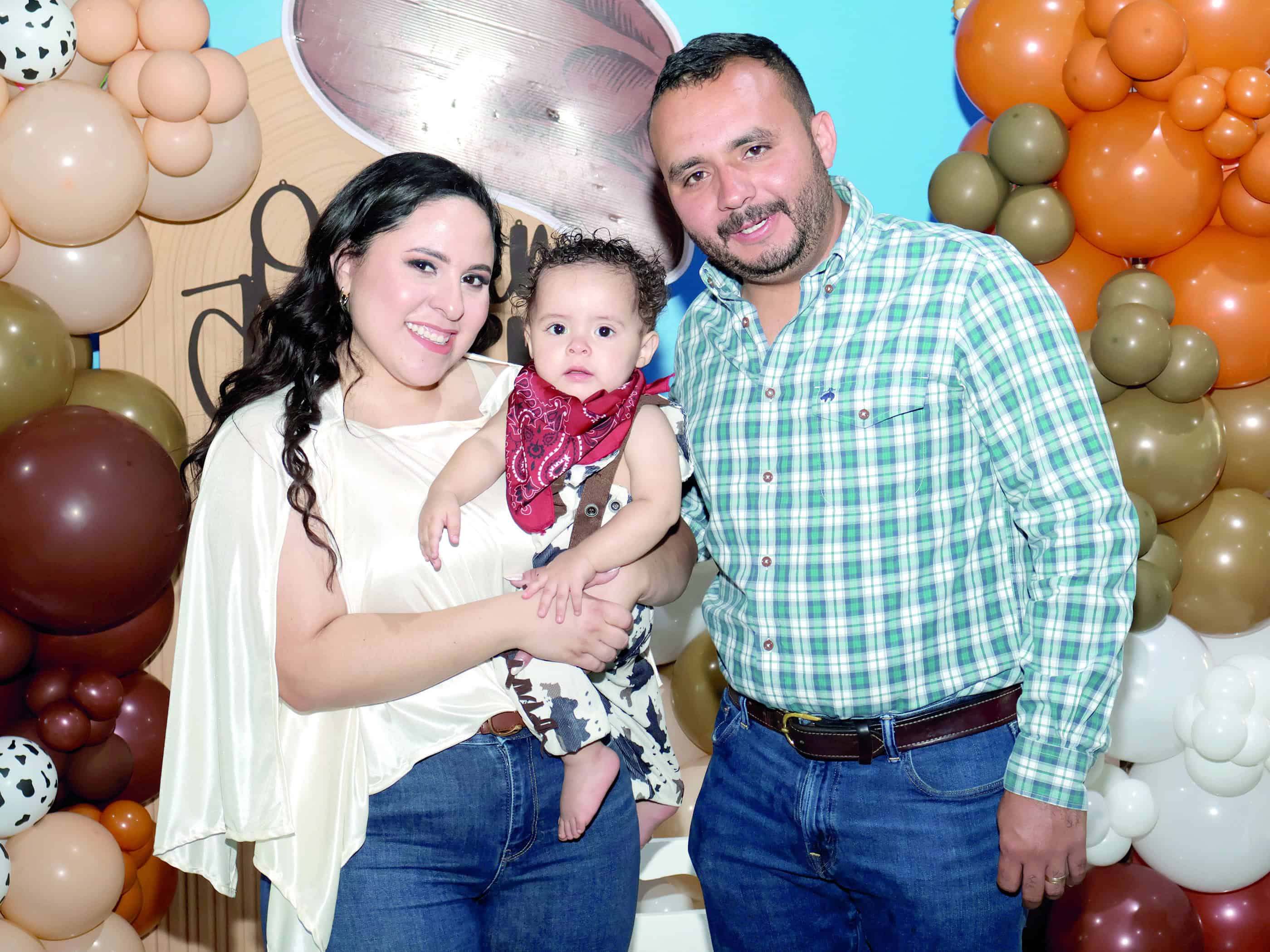 &Oacute;scar Javier Aranda celebra su primer cumplea&ntilde;os