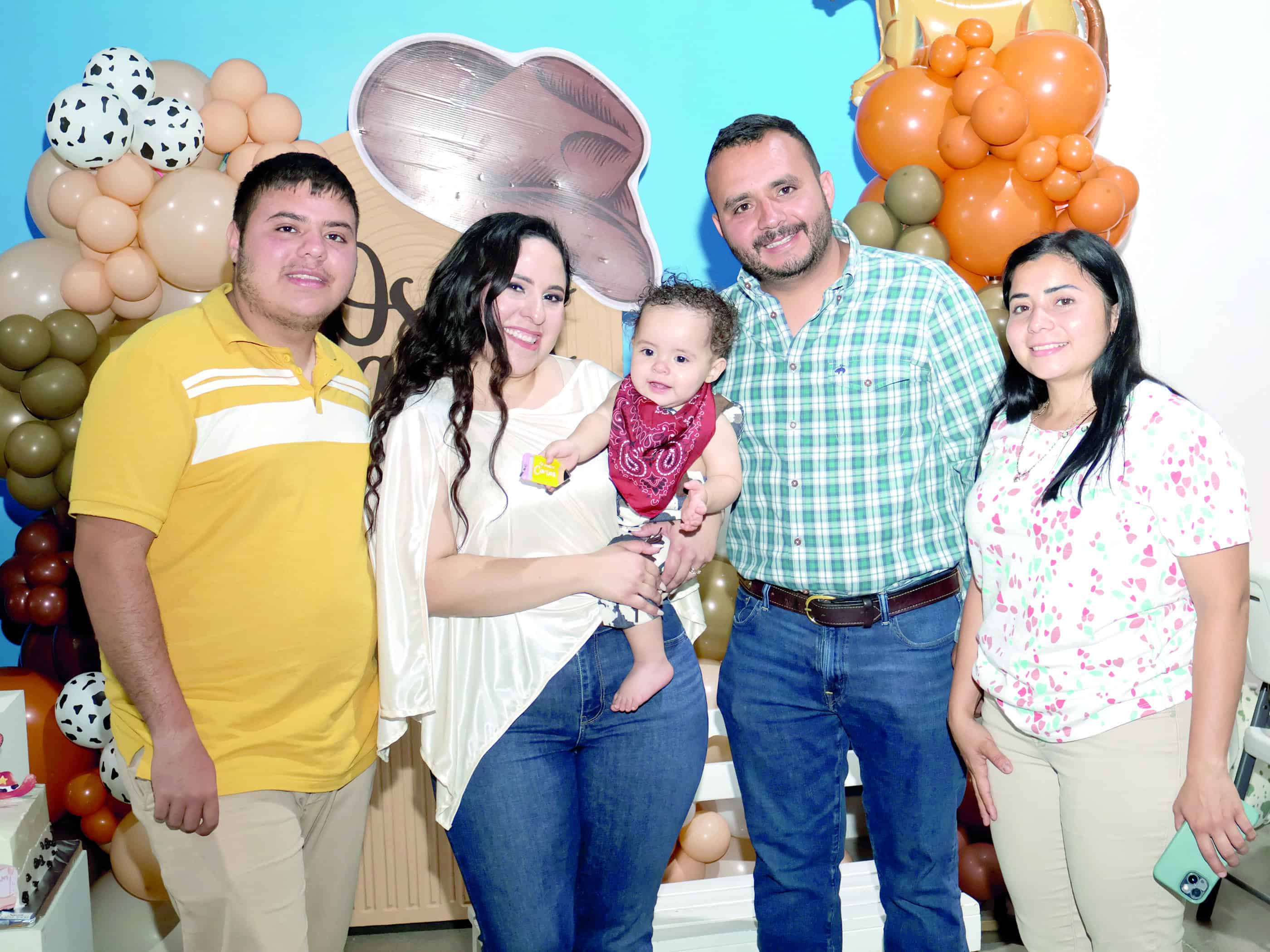 &Oacute;scar Javier Aranda celebra su primer cumplea&ntilde;os