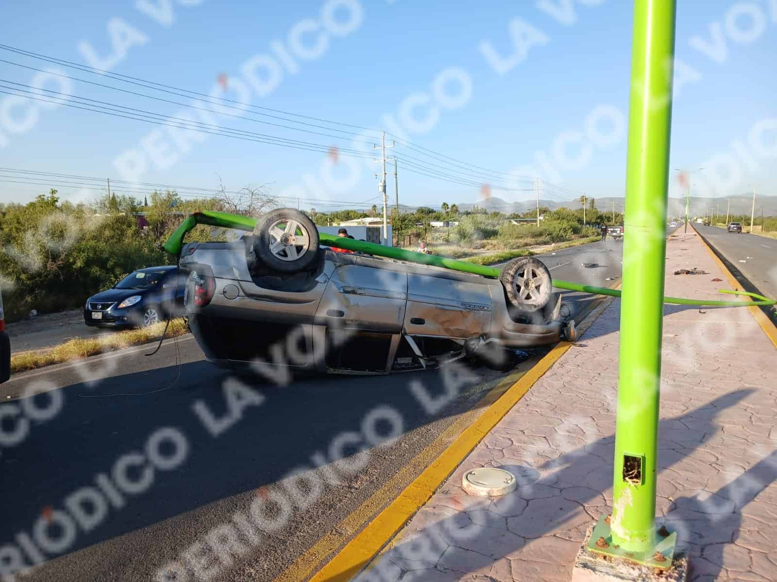 Vuelca conductora en la carretera 30