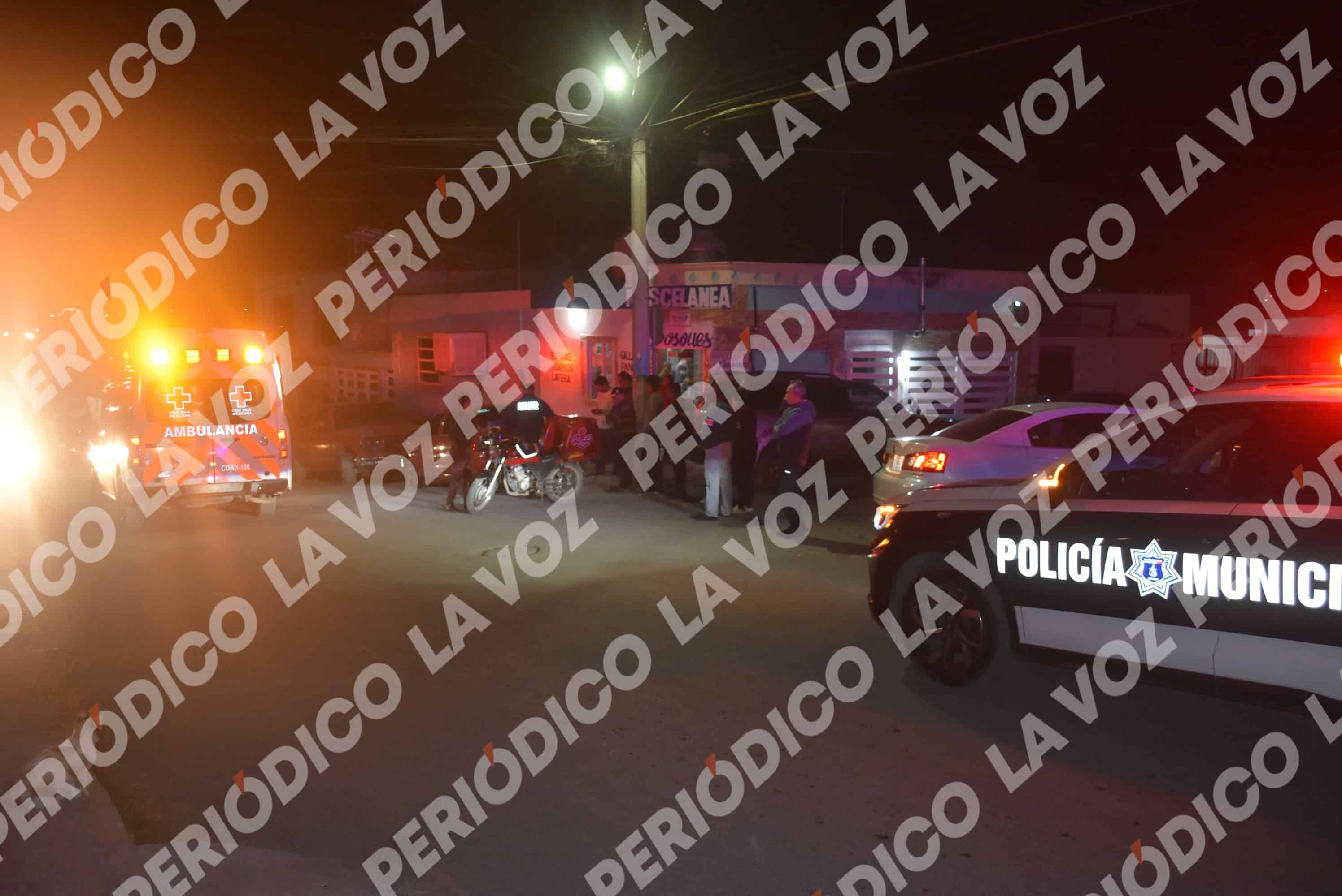 Accidente en Monclova: Honda gris impacta un poste de concreto