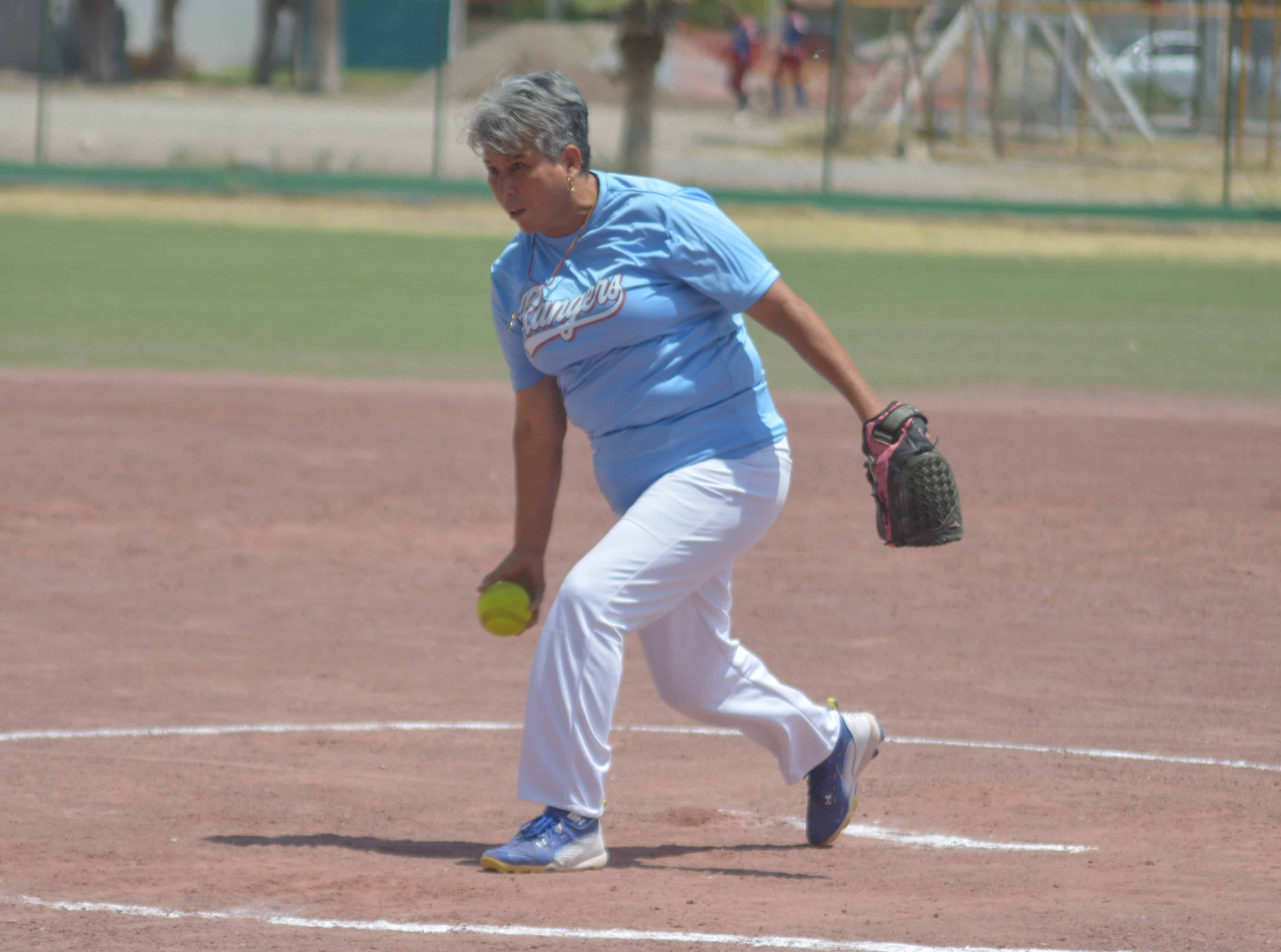 Rangers se impone a Las Javis en un emocionante partido de softbol
