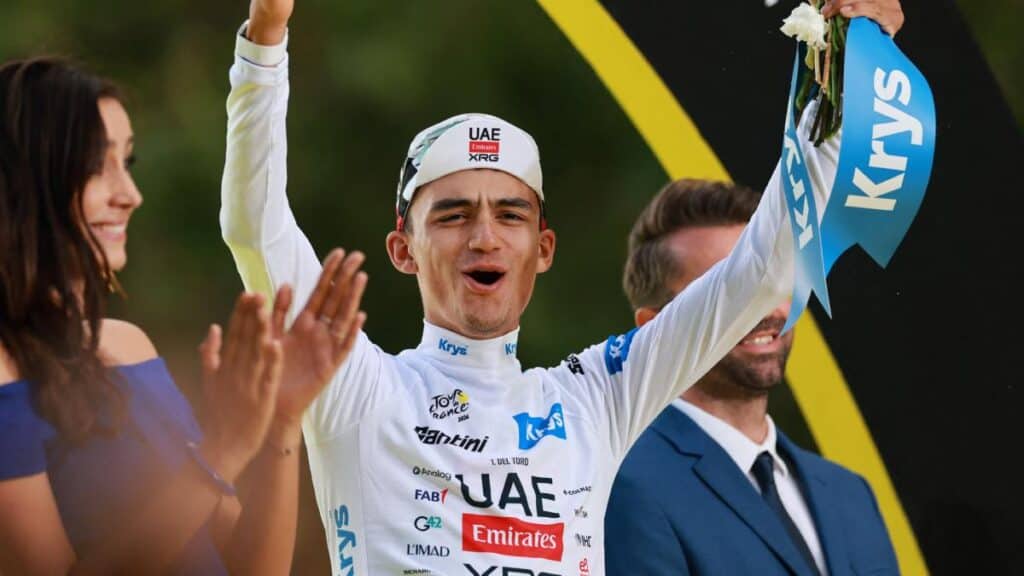 Ciclista mexicano Isaac del Toro destaca en ranking UCI despu&eacute;s de su victoria