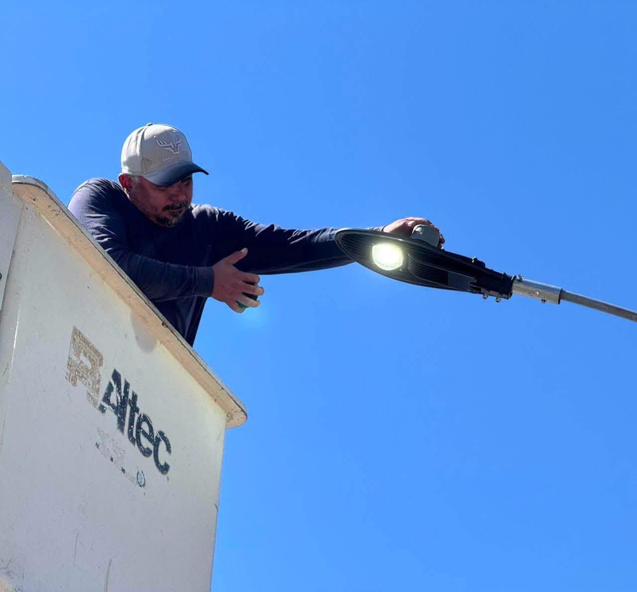 Javier Flores refuerza la seguridad y la iluminación en San Buenaventura