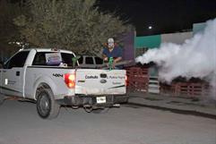 Fumigan colonia Dos de Agosto para combatir presencia de mosquitos