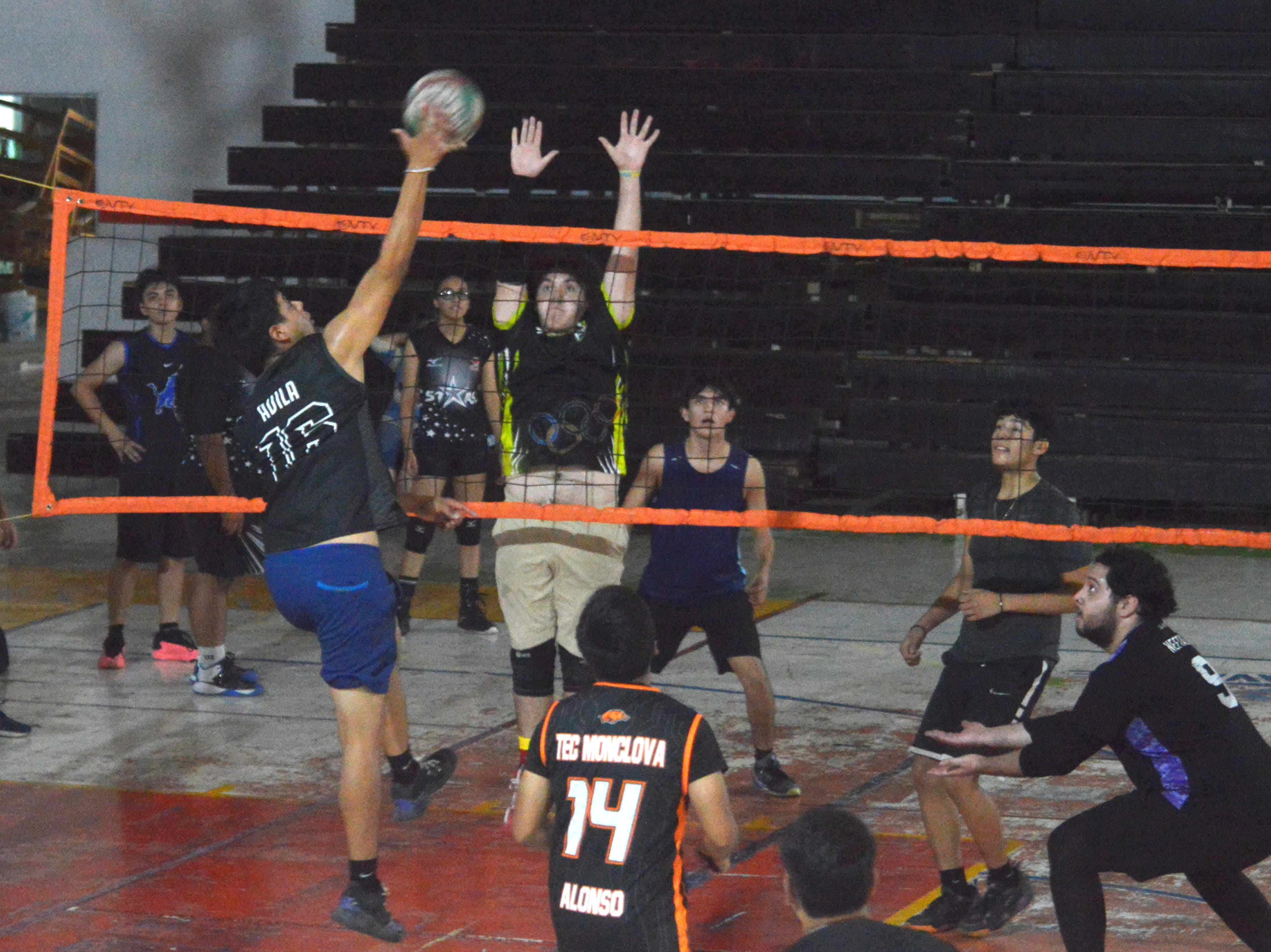 Dinast&iacute;a Almanza se impone en el Gimnasio Municipal Milo Mart&iacute;nez