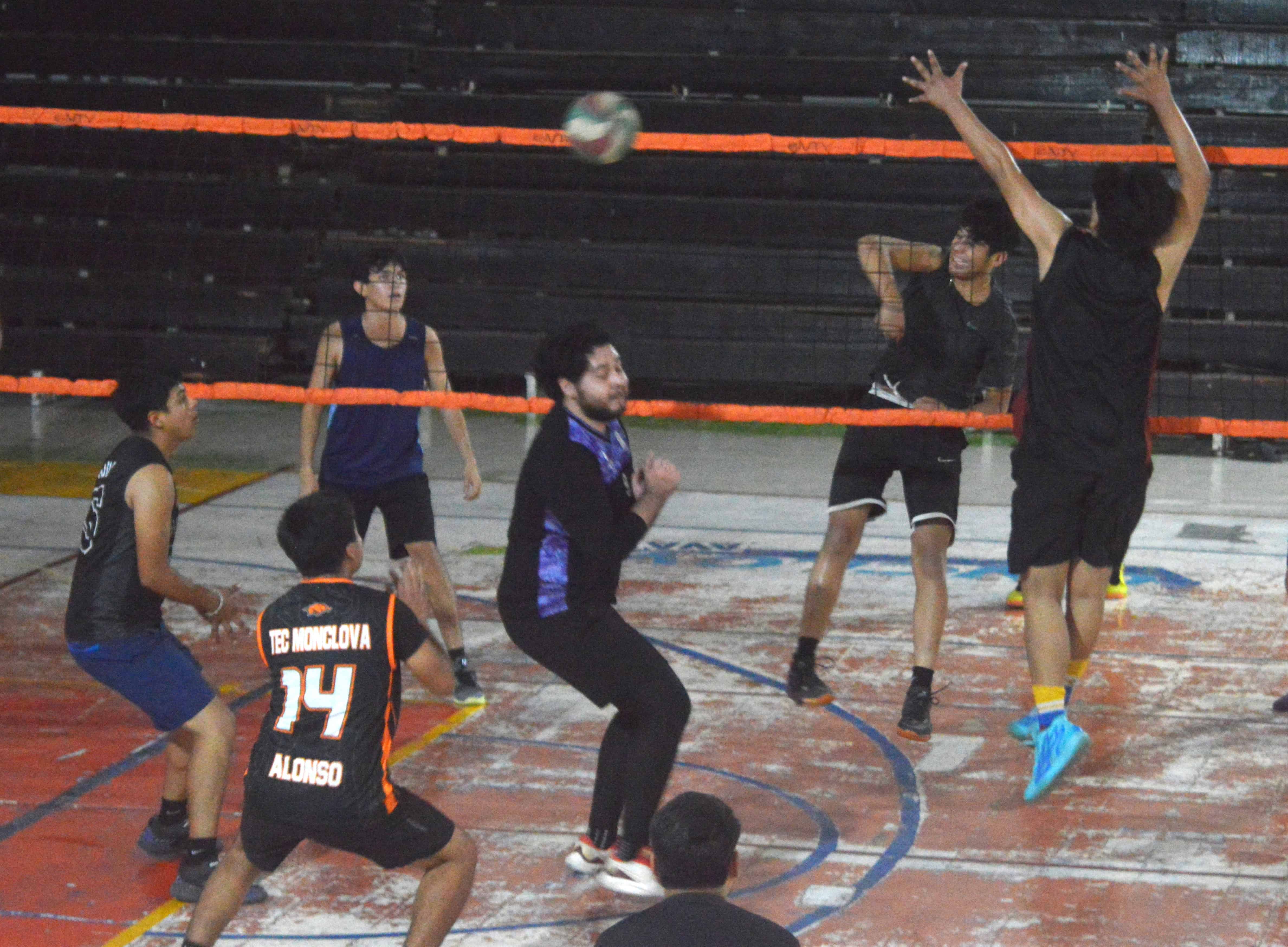 Dinast&iacute;a Almanza se impone en el Gimnasio Municipal Milo Mart&iacute;nez