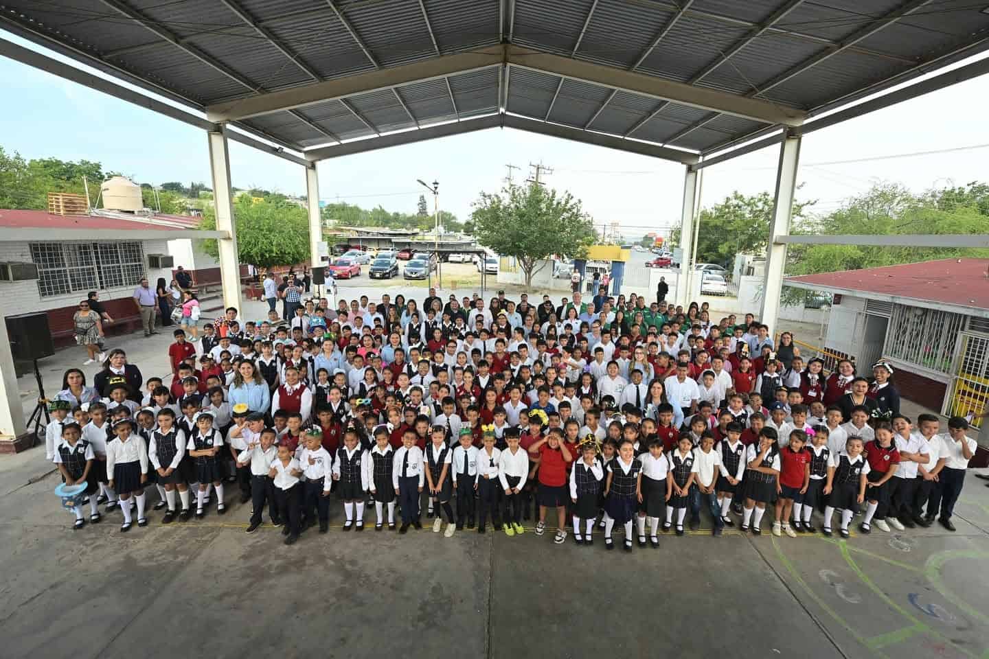 M&aacute;s de 500 mil alumnos regresan a clases en Coahuila