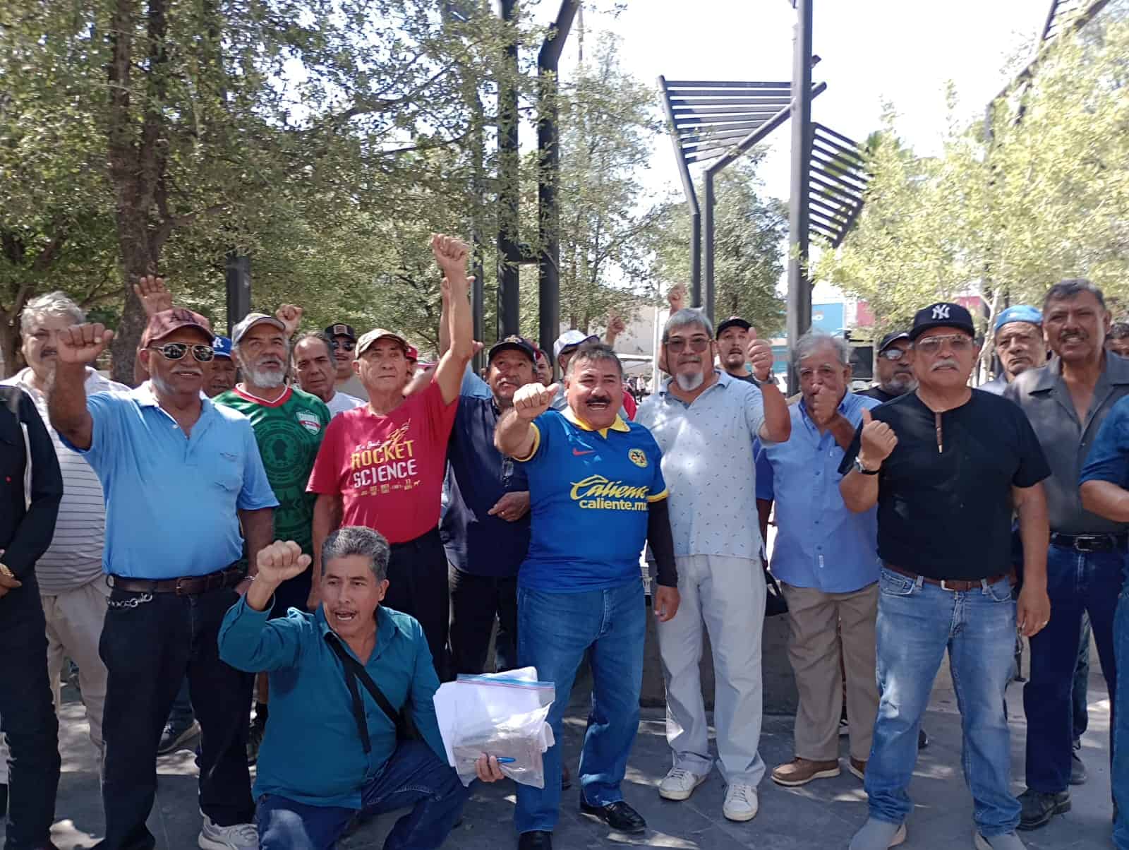 Ex trabajadores de AHMSA gestionan pago de finiquitos