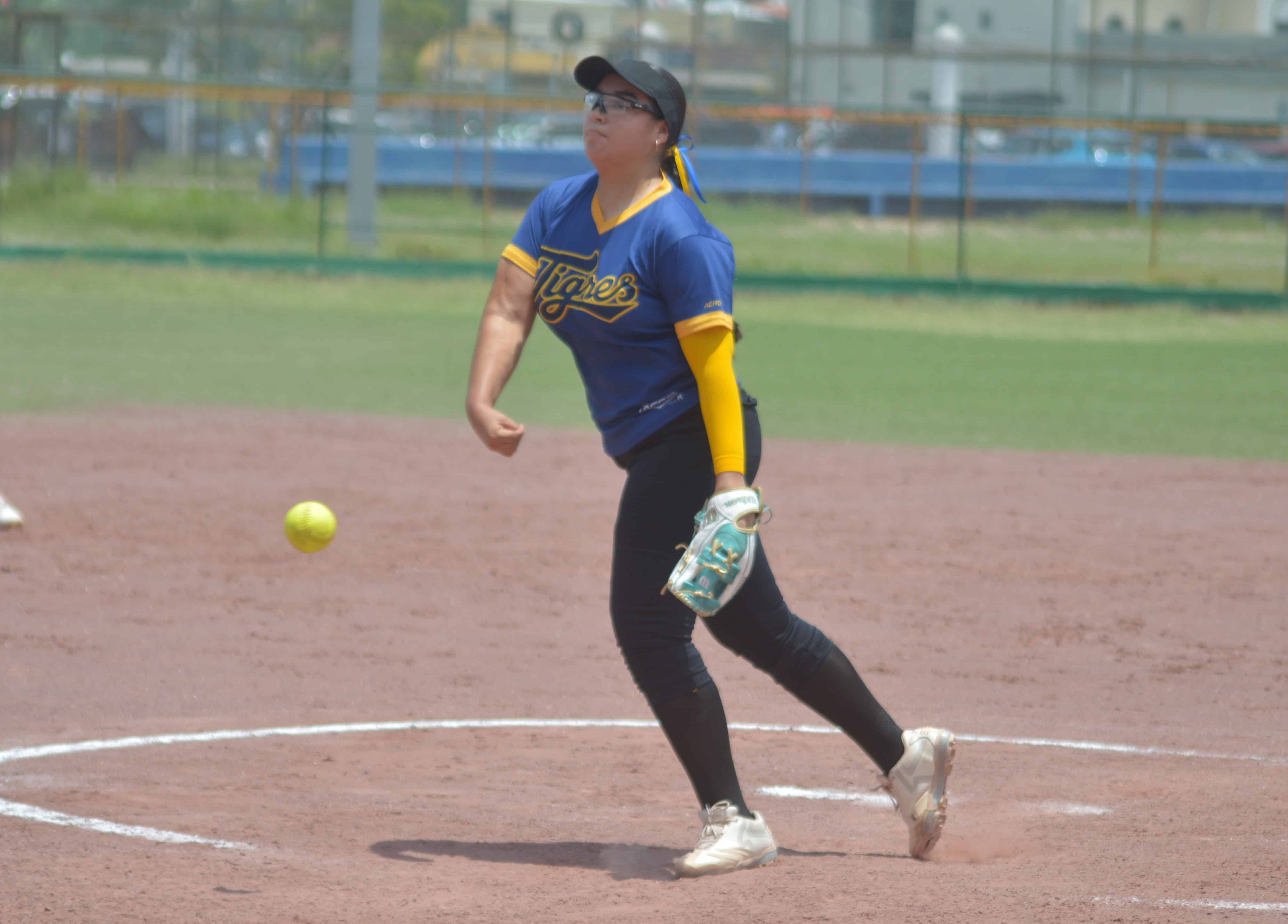 Tigres de Monclova vence a Bravas de Sabinas: emocionante partido de softbol