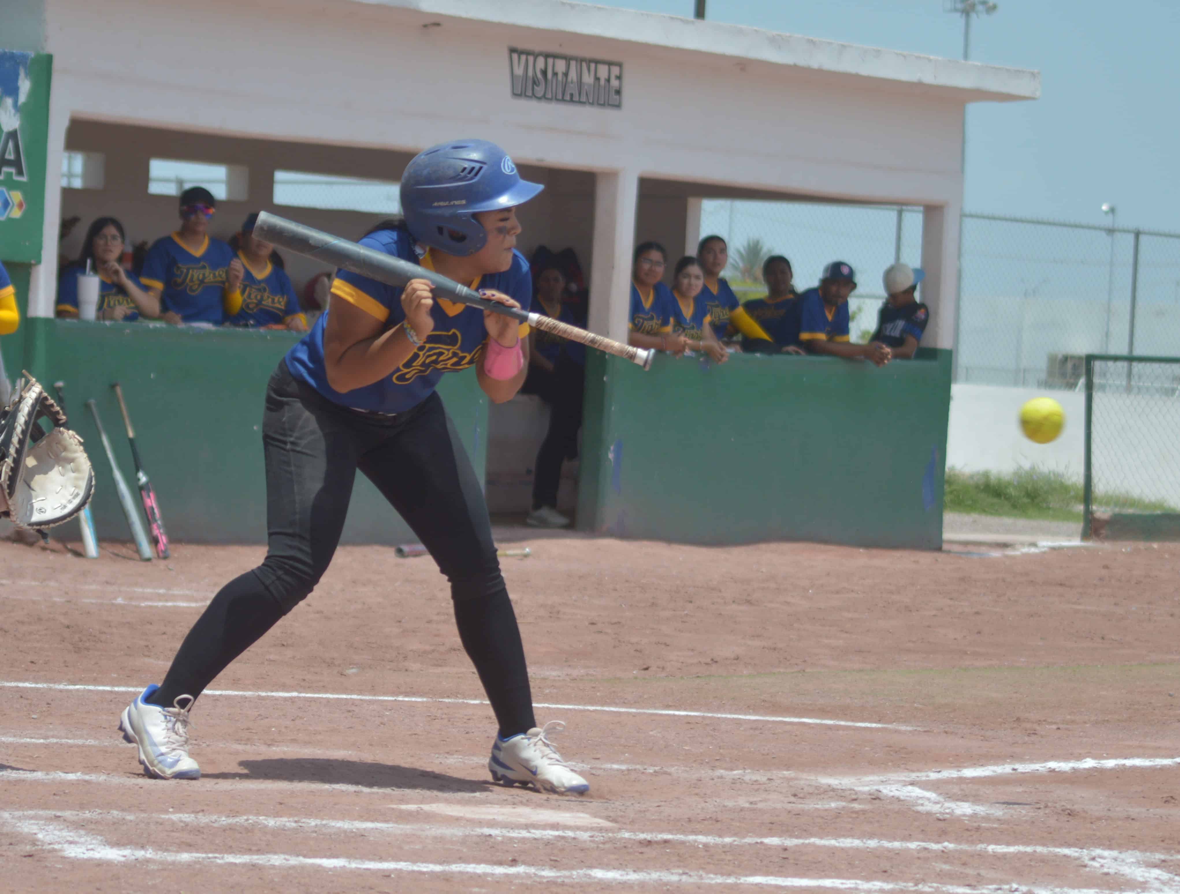Tigres de Monclova vence a Bravas de Sabinas: emocionante partido de softbol
