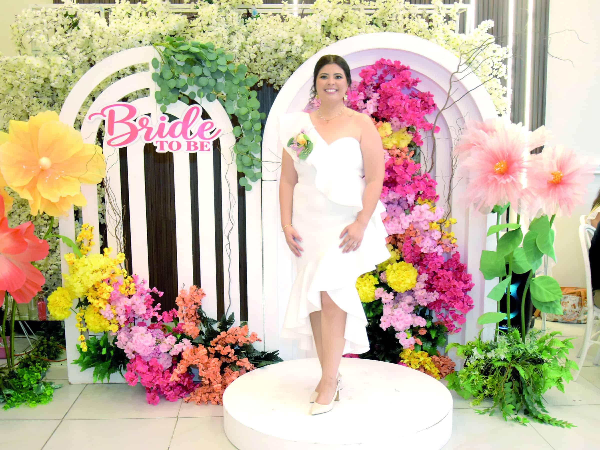 Mar&iacute;a Fernanda Aguilar celebra su despedida de soltera en evento familiar