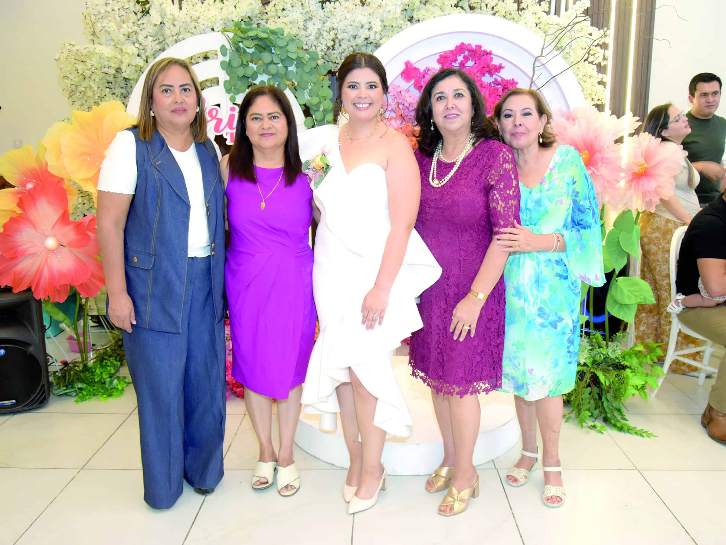 Mar&iacute;a Fernanda Aguilar celebra su despedida de soltera en evento familiar