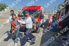 Duerme en sillón ajeno y agrede a paramédicos