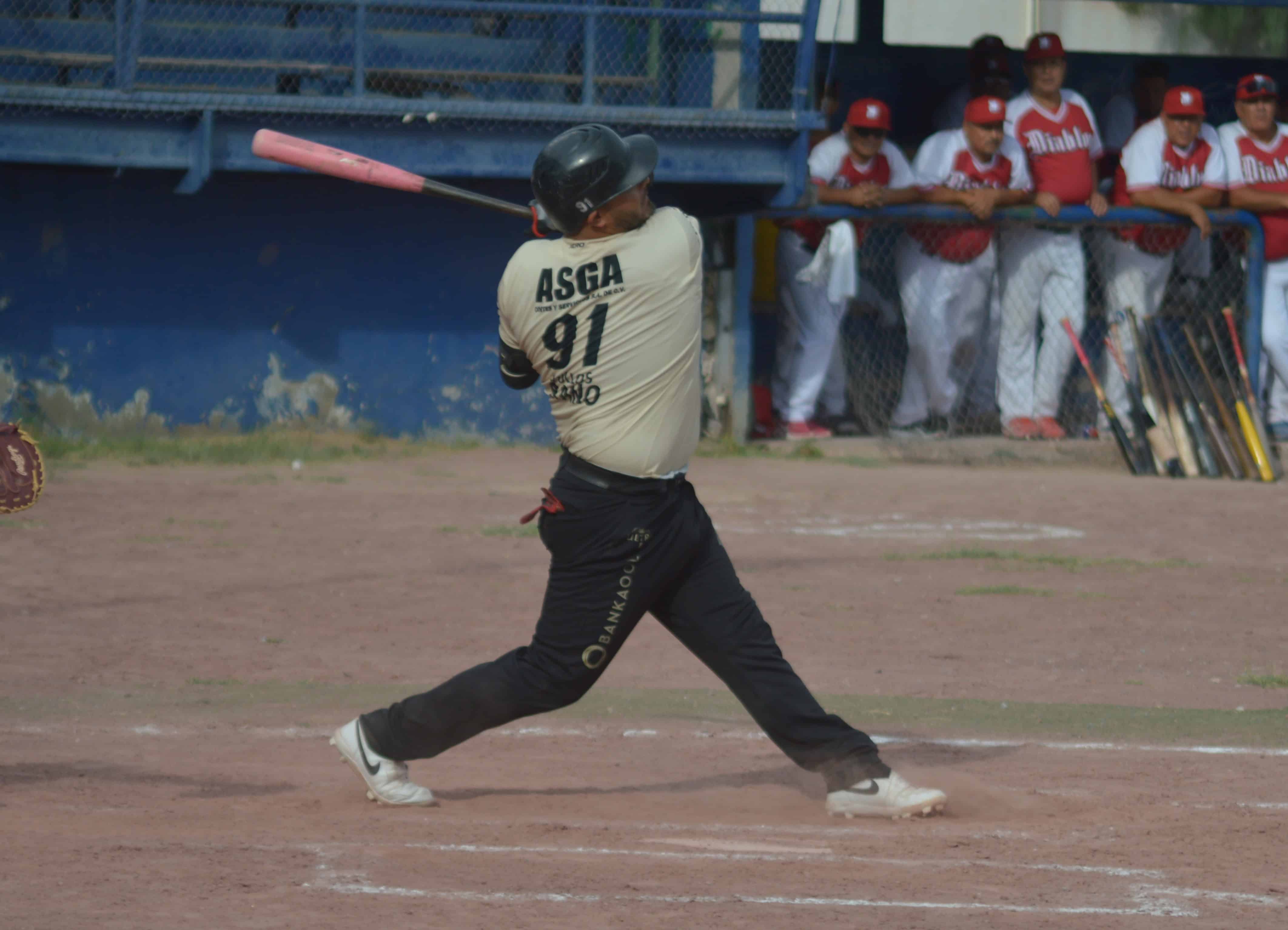 Rieleros y D-backs dominan estad&iacute;sticas en la Liga de B&eacute;isbol 40 A&ntilde;os y M&aacute;s
