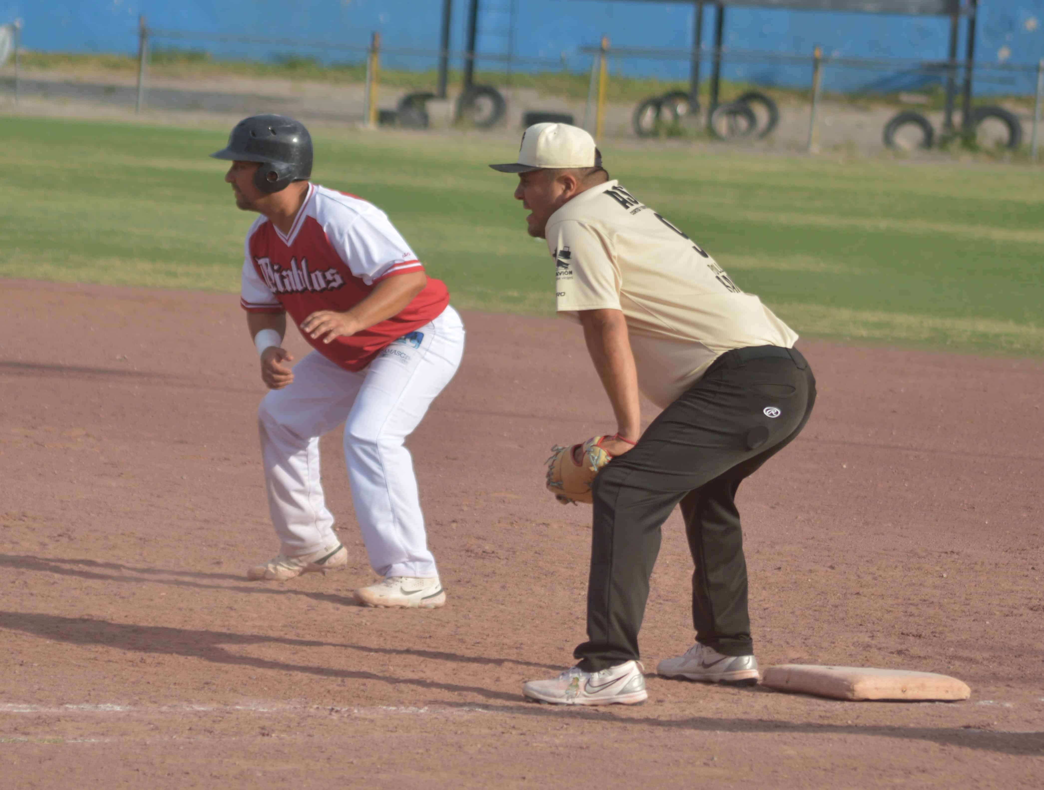 Rieleros y D-backs dominan estad&iacute;sticas en la Liga de B&eacute;isbol 40 A&ntilde;os y M&aacute;s
