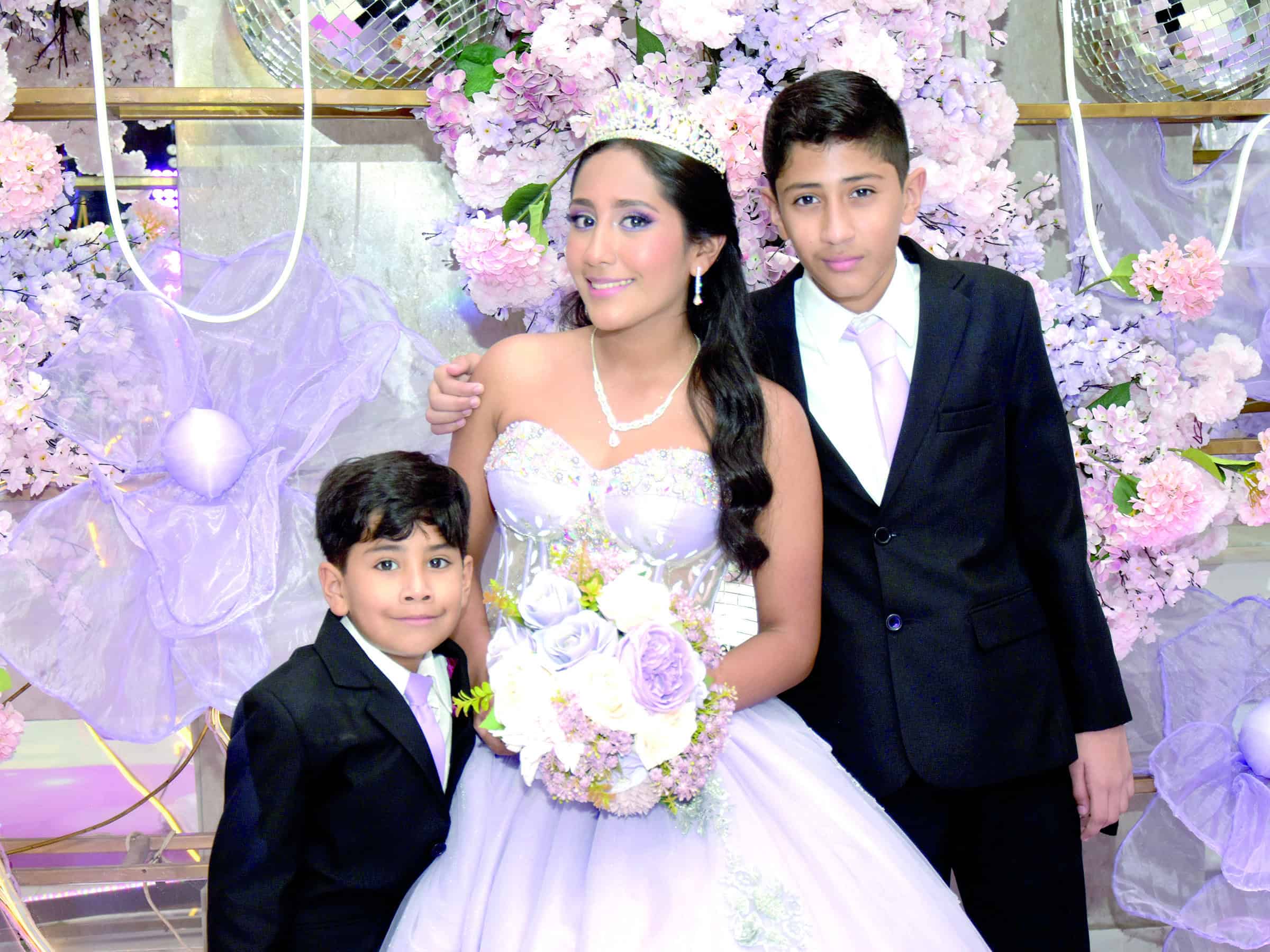 Ximena Padilla celebra sus XV a&ntilde;os con misa en San Francisco de As&iacute;s