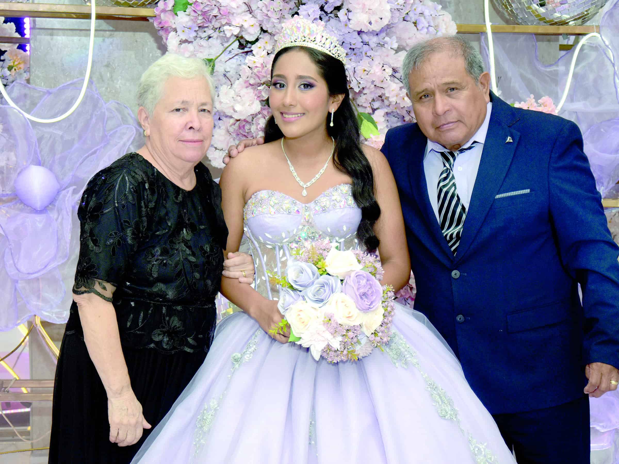 Ximena Padilla celebra sus XV a&ntilde;os con misa en San Francisco de As&iacute;s