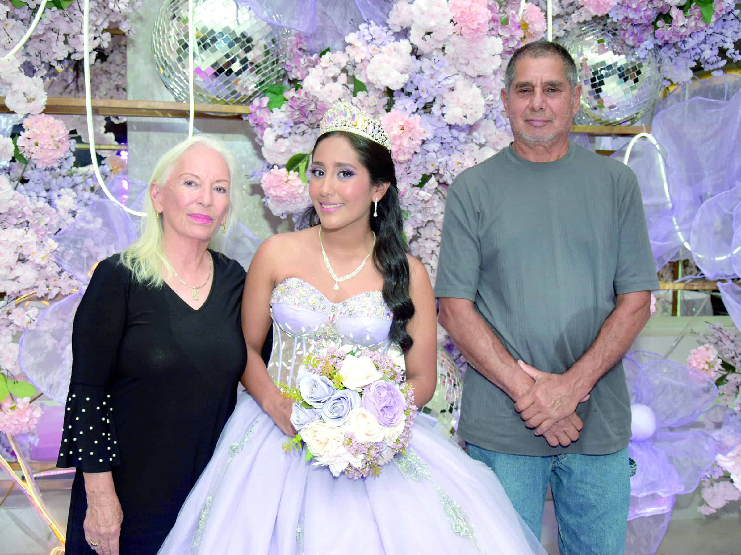 Ximena Padilla celebra sus XV a&ntilde;os con misa en San Francisco de As&iacute;s