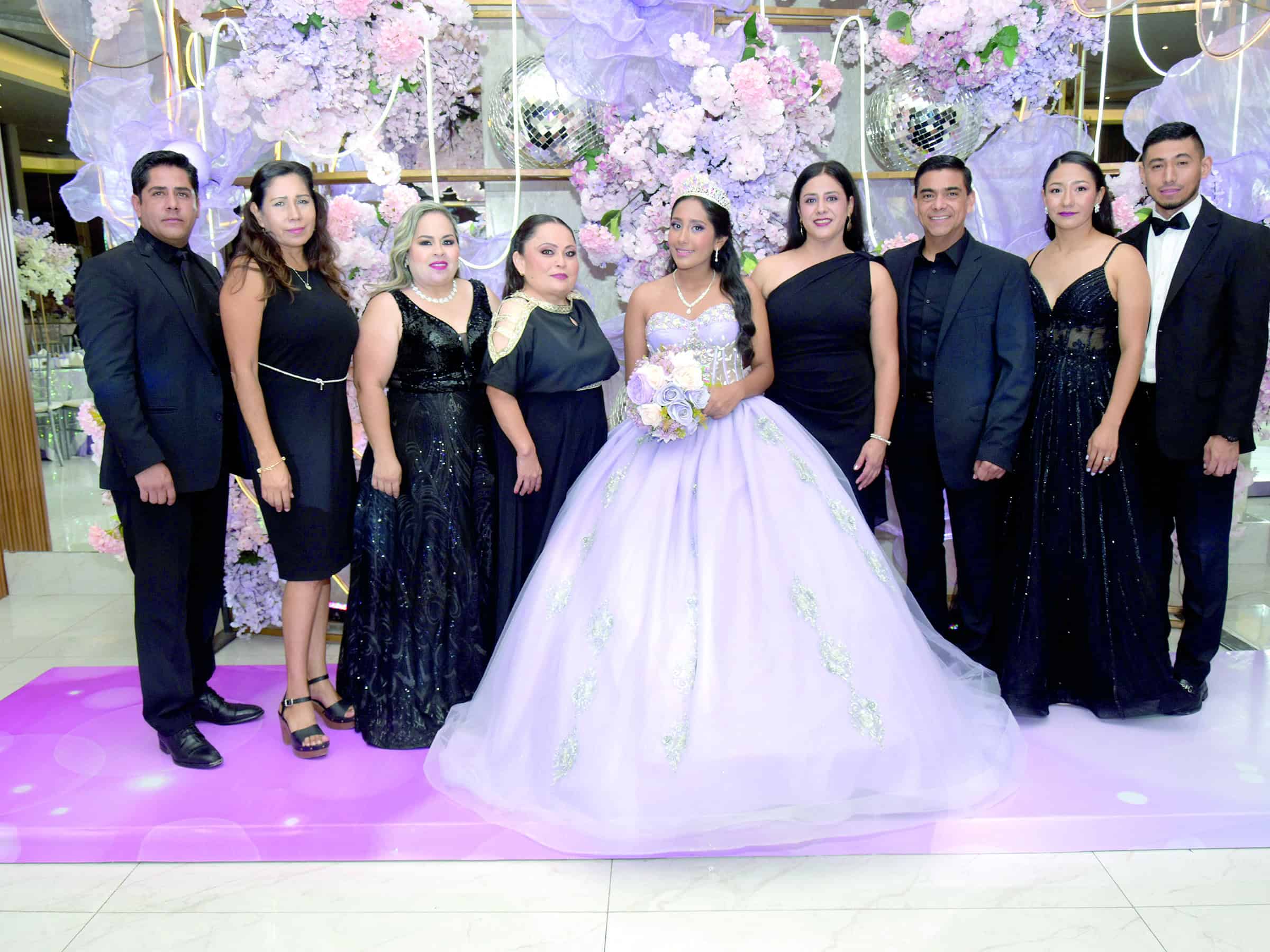 Ximena Padilla celebra sus XV a&ntilde;os con misa en San Francisco de As&iacute;s
