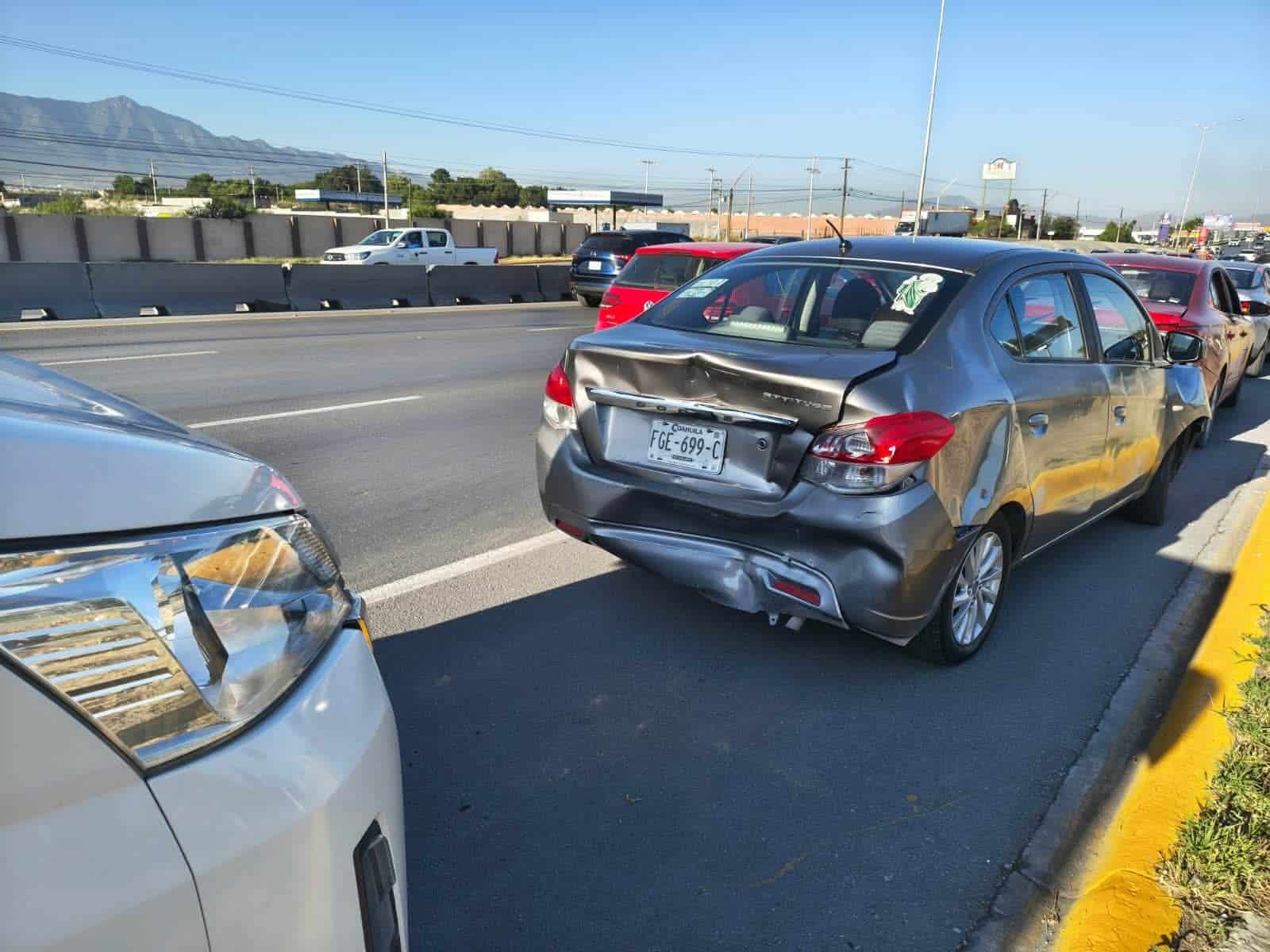 Colisi&oacute;n de veh&iacute;culos en bulevar Fundadores sin lesionados