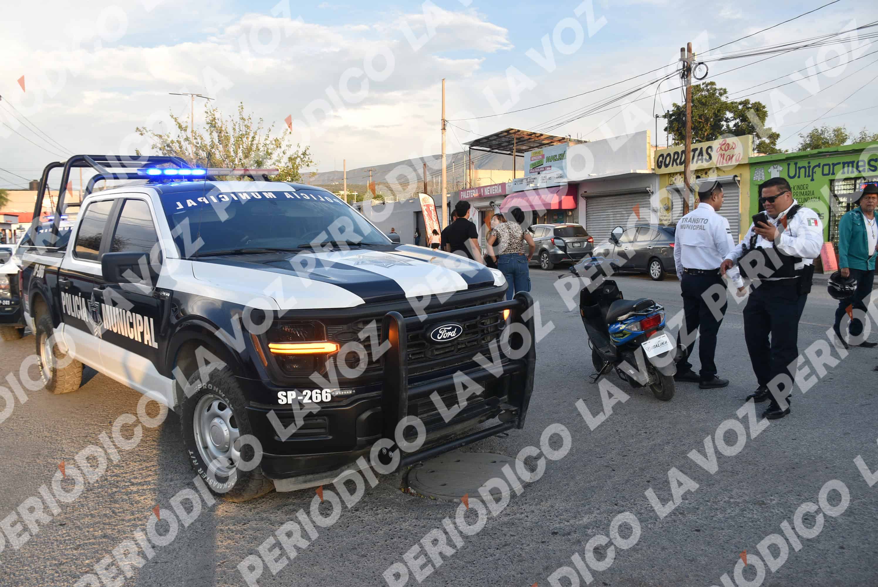 Dos j&oacute;venes lesionados tras accidente de motoneta en Monclova