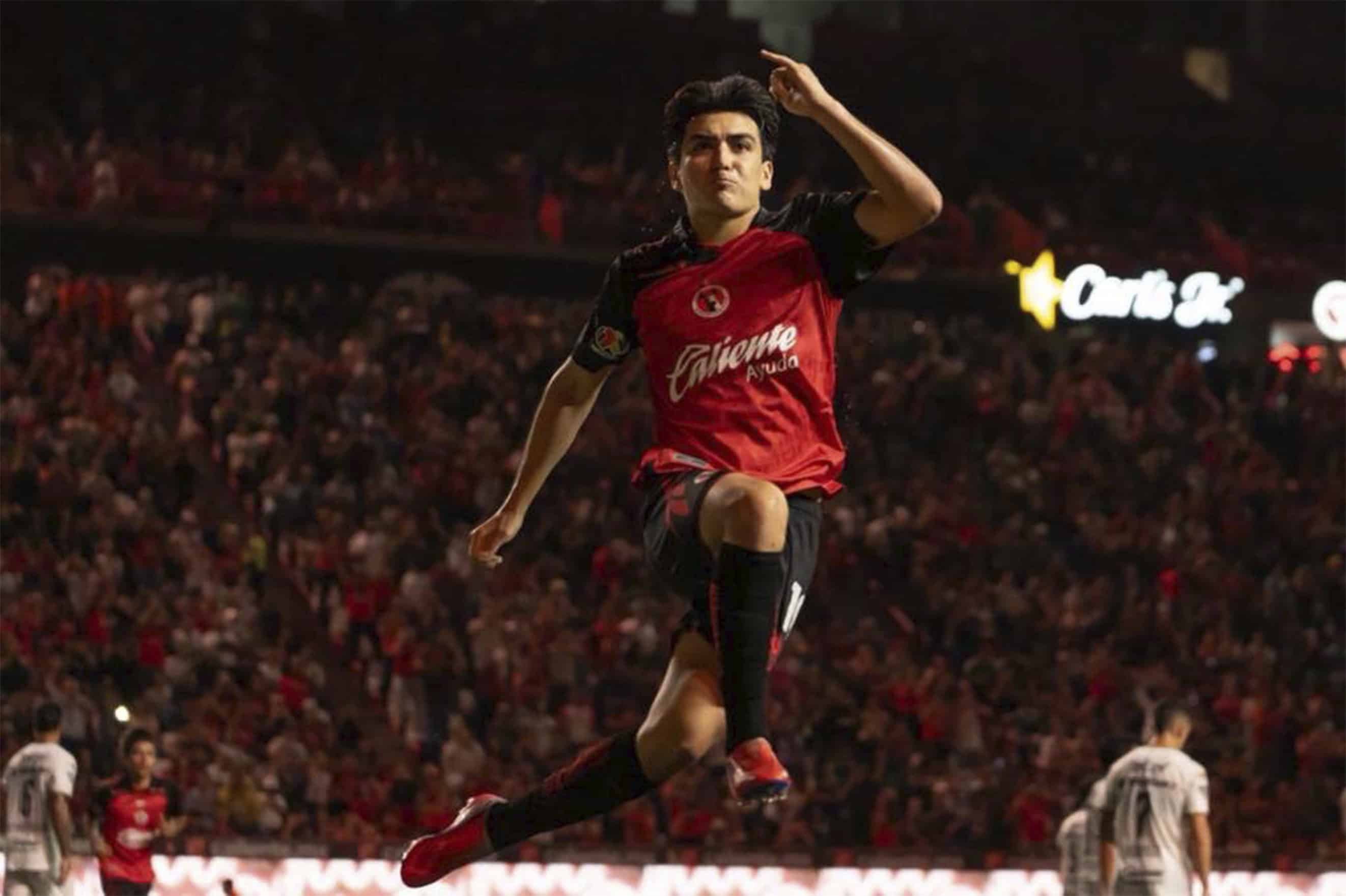 Gilberto Mora desafía a Keylor Navas y lleva a Xolos a un nuevo triunfo Gilberto Mora desafía a Keylor Navas y lleva a Xolos a un nuevo triunfo