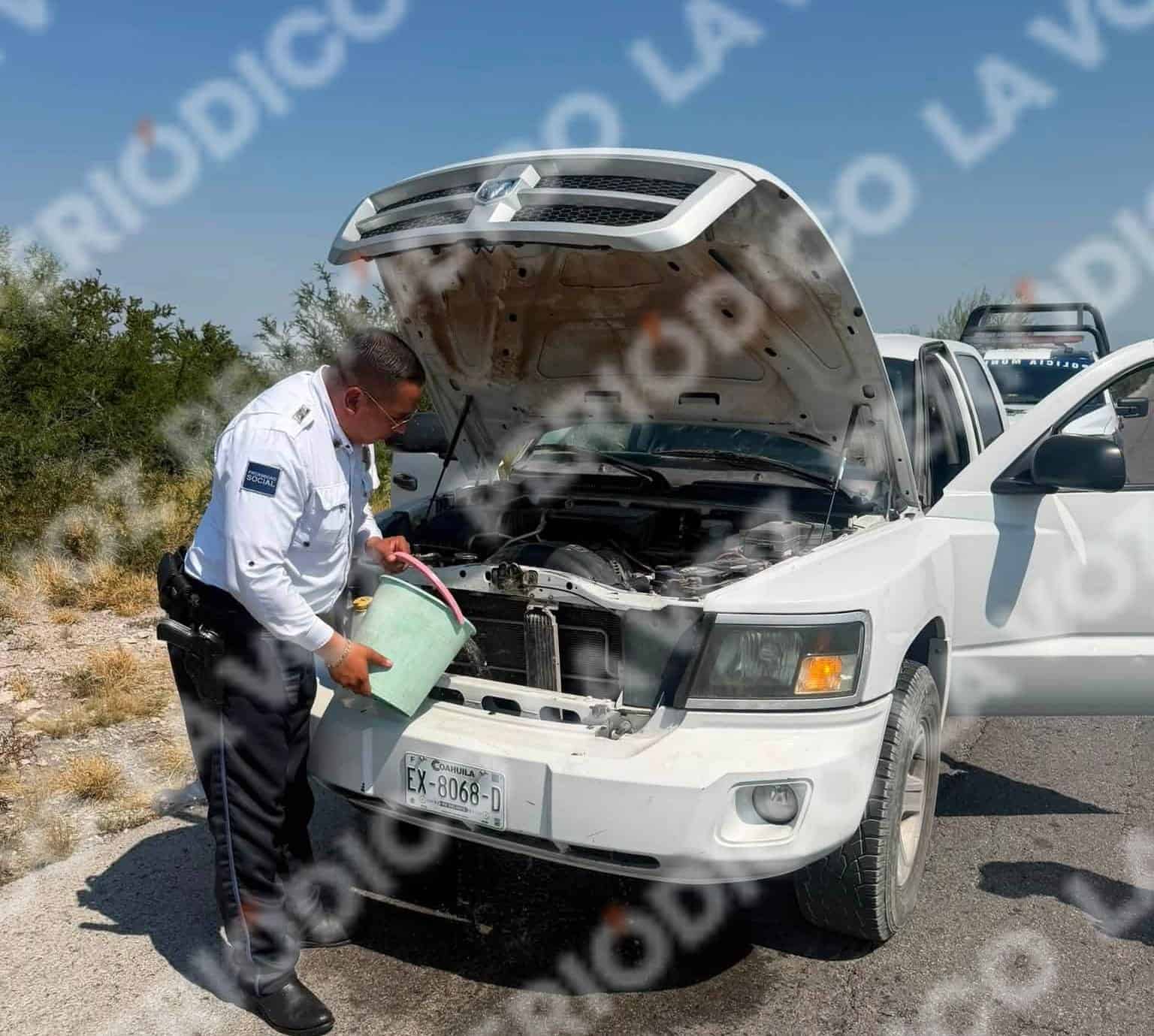 Reconocen a Tránsito por auxiliar a familia Reconocen a Tránsito por auxiliar a familia