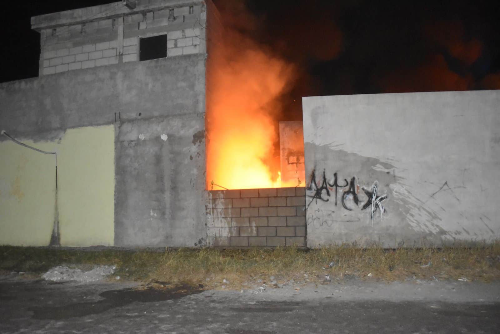¡Otra vez se incendia vivienda en Monclova! Vecinos viven entre el temor y la molestia