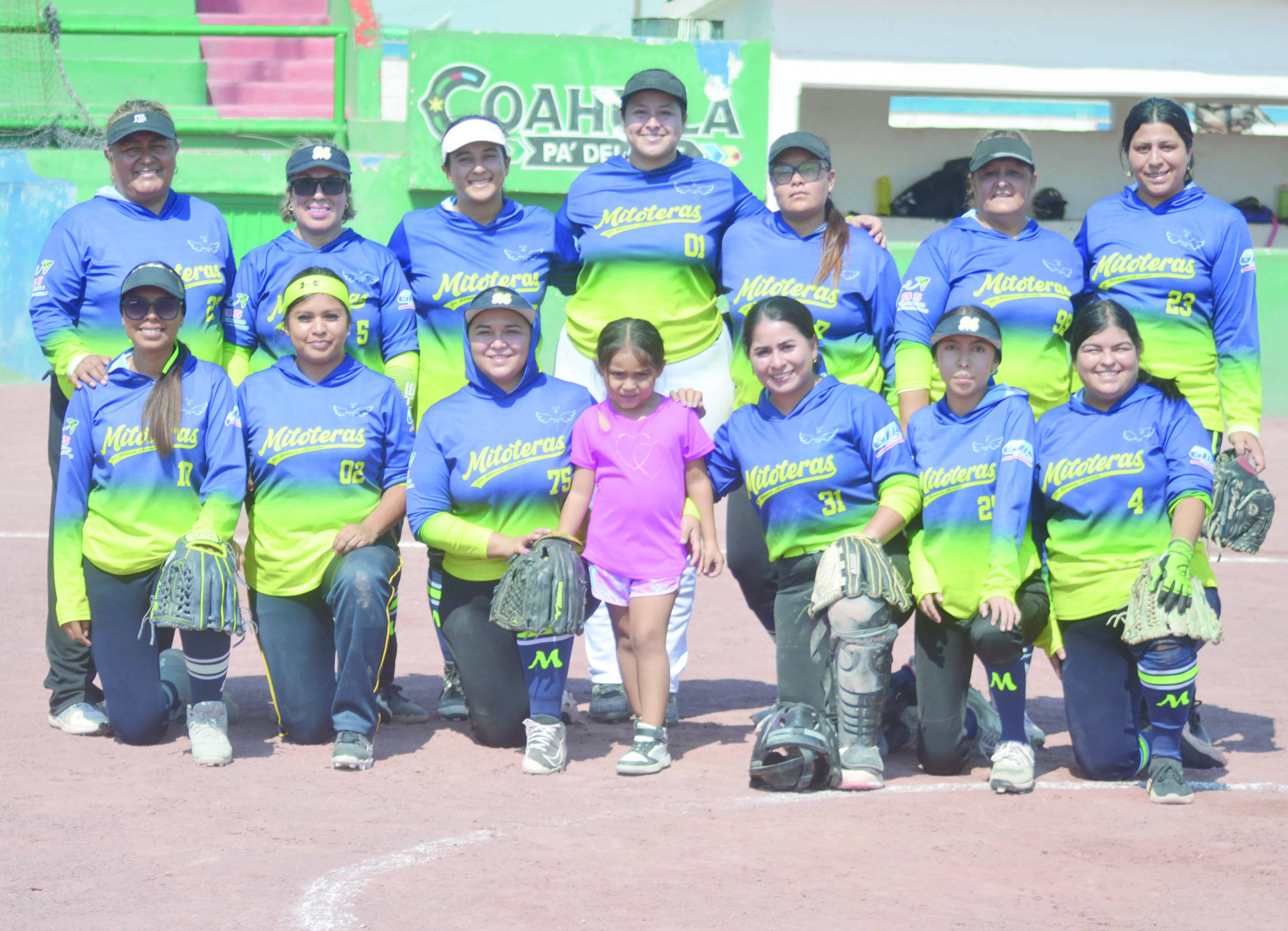 Mitoteras arrasan con Gladiadoras: Frida Barrera brilla en el bateo