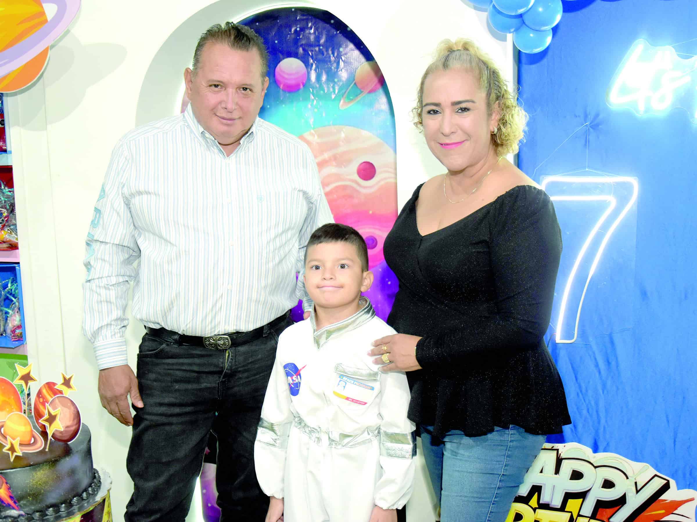 Santiago celebra su s&eacute;ptimo cumplea&ntilde;os en un sal&oacute;n infantil