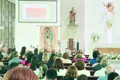 Abarrotan Santuario por réplica de Tilma