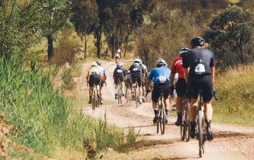 México se impone en el Gran Fondo de UCI Gravel World Series: Ulises Castillo y Ana Barrera triunfan