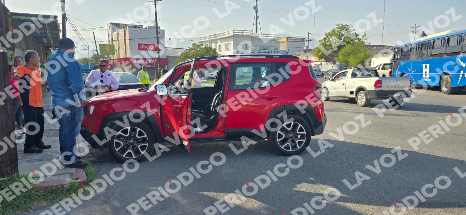 Hombre provoca choque en Monclova al no respetar alto