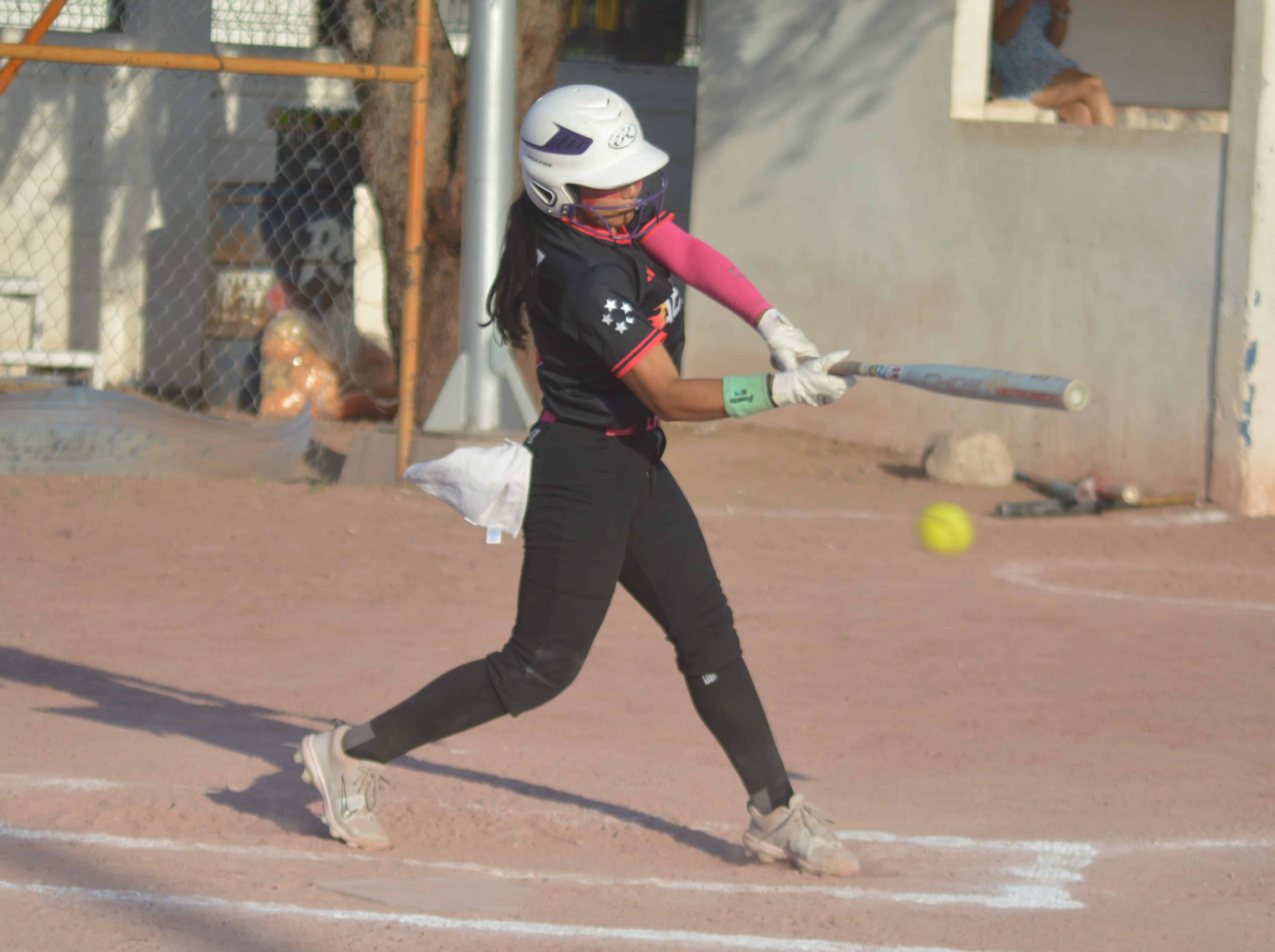 &Aacute;guilas arrasan 21-1 a Mets en la Liga Municipal de Softbol Femenil