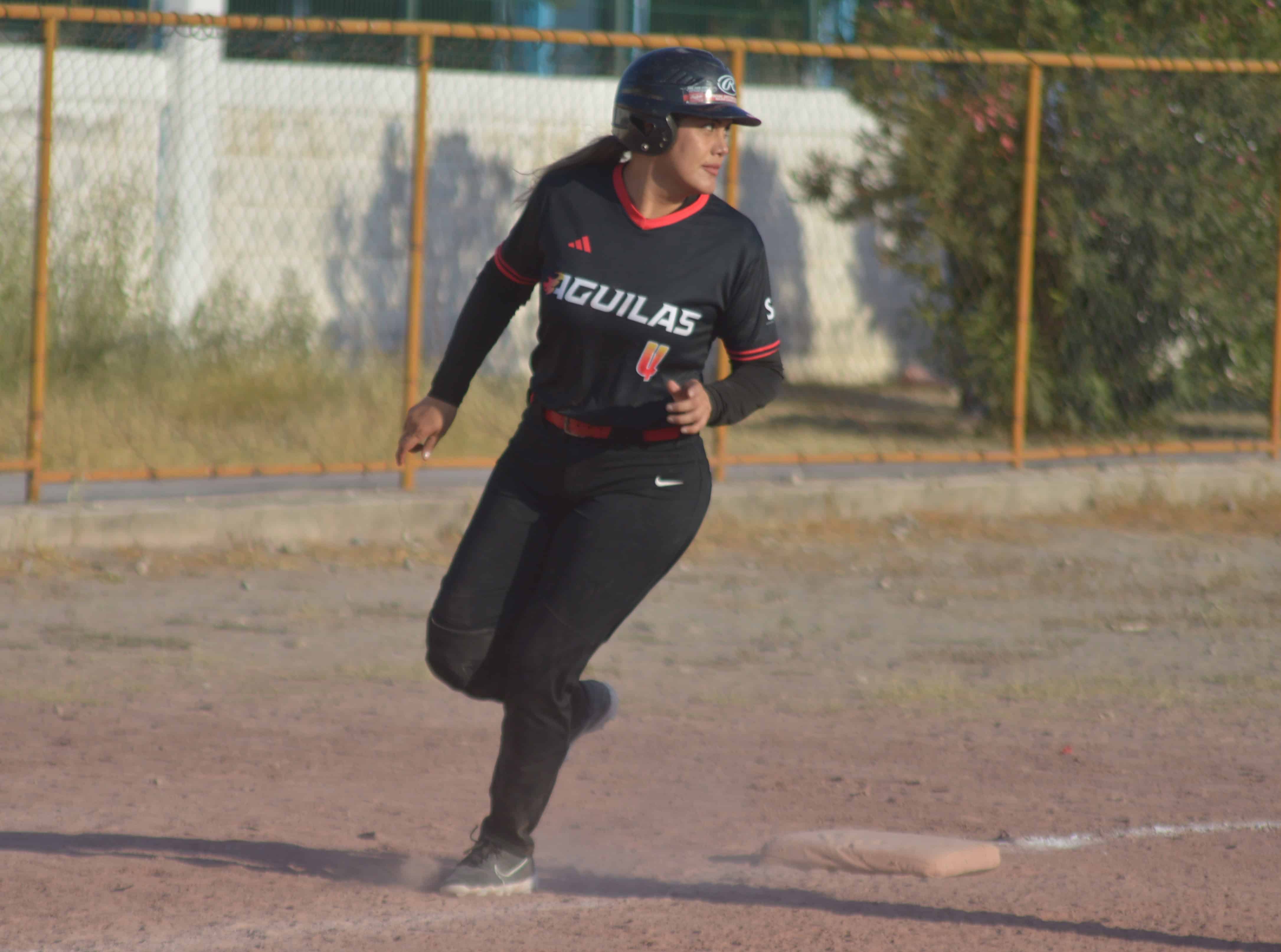 &Aacute;guilas arrasan 21-1 a Mets en la Liga Municipal de Softbol Femenil