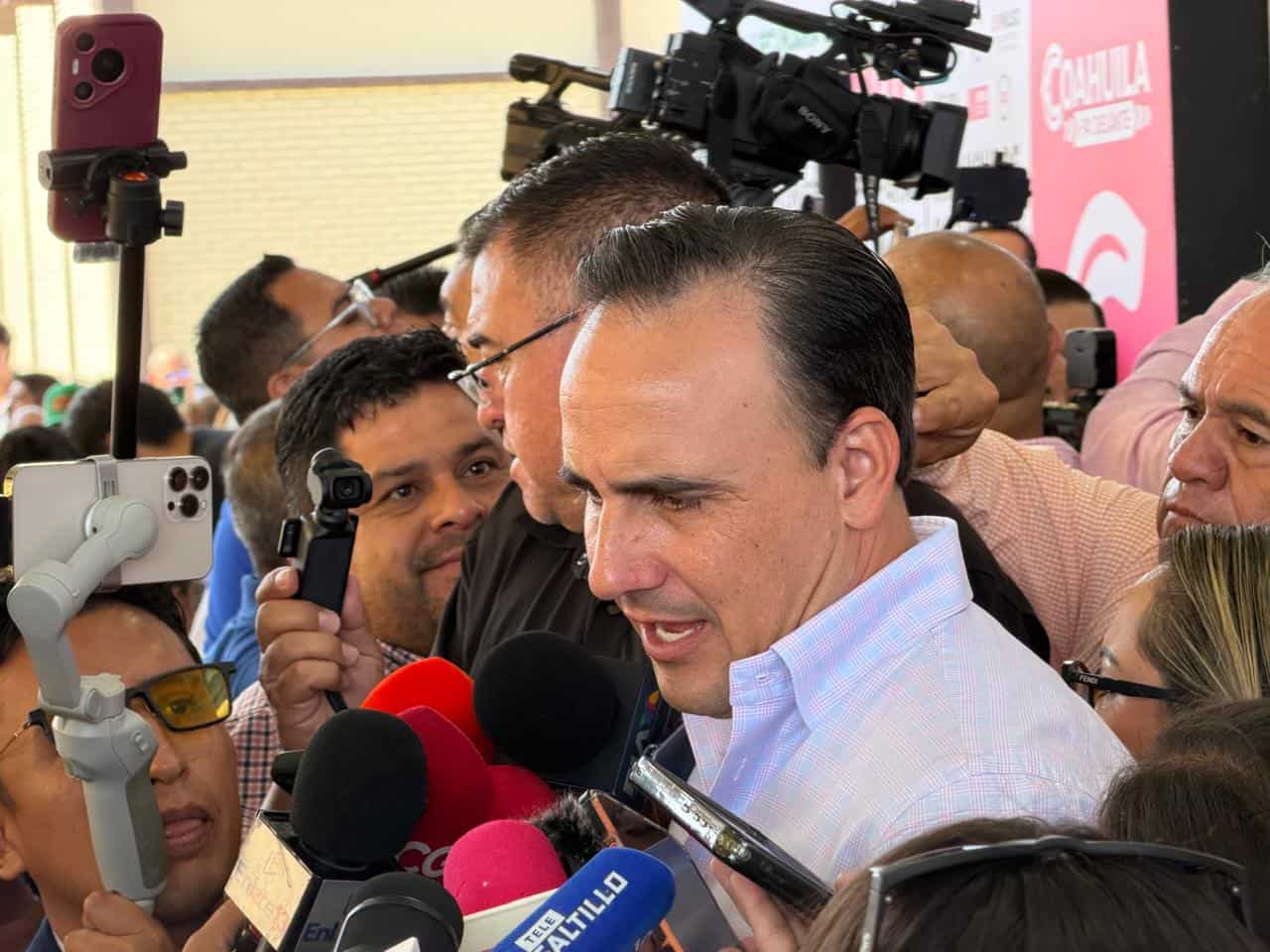 Coahuila: Manolo Jim&eacute;nez anuncia programa de techumbres en escuelas