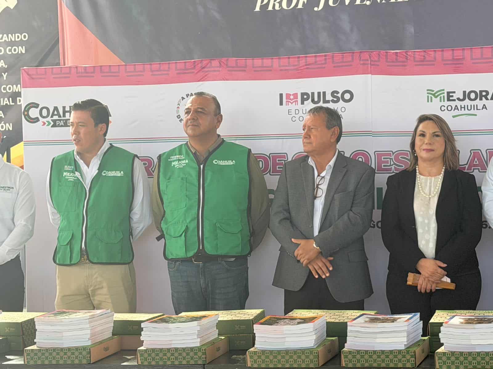 Nueva Rosita: Entrega de &uacute;tiles escolares para el ciclo escolar 2026-2027