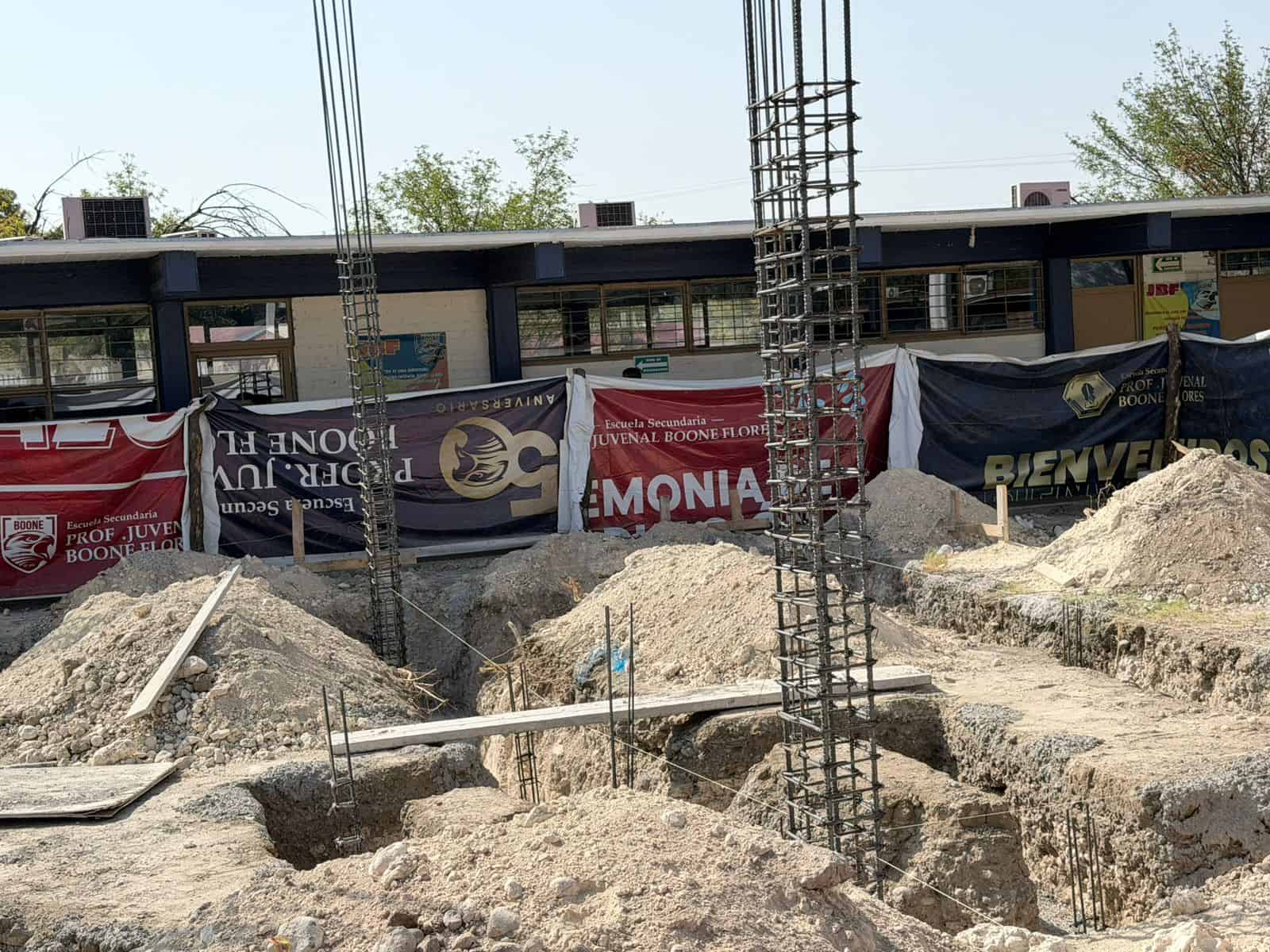 Andr&eacute;s Alvarado anuncia nueva aula en la Escuela Secundaria T&eacute;cnica de Nueva Rosita