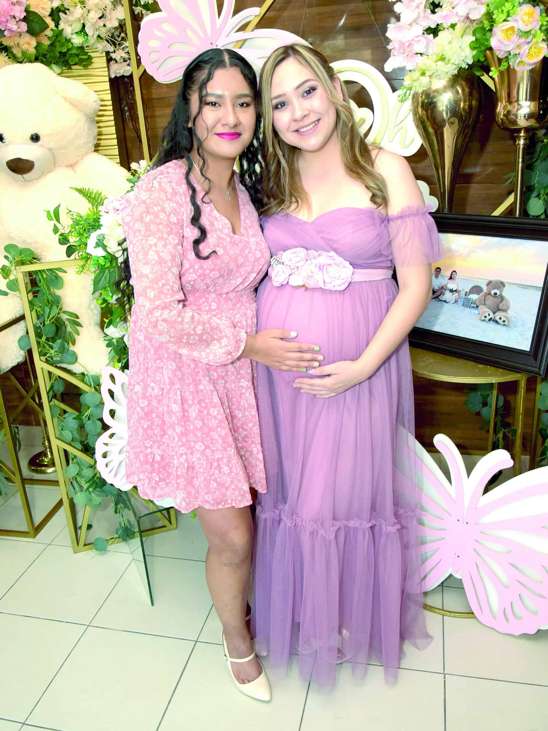 Emotivo baby shower de Wendy Valadez para su primera hija