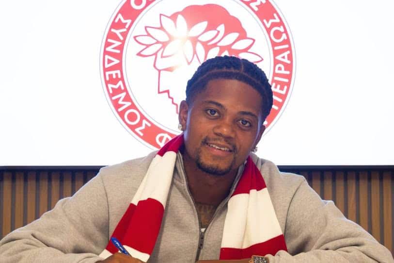 Leon Bailey se une al Olympiacos tras su paso por el Aston Villa