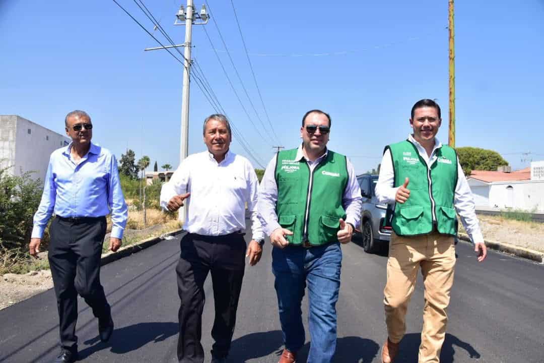 Manolo Jim&eacute;nez supervisa recarpeteo en San Juan de Sabinas