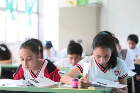 Casta&ntilde;os: Yesica Sifuentes inicia construcci&oacute;n de nueva escuela en Santa Cecilia