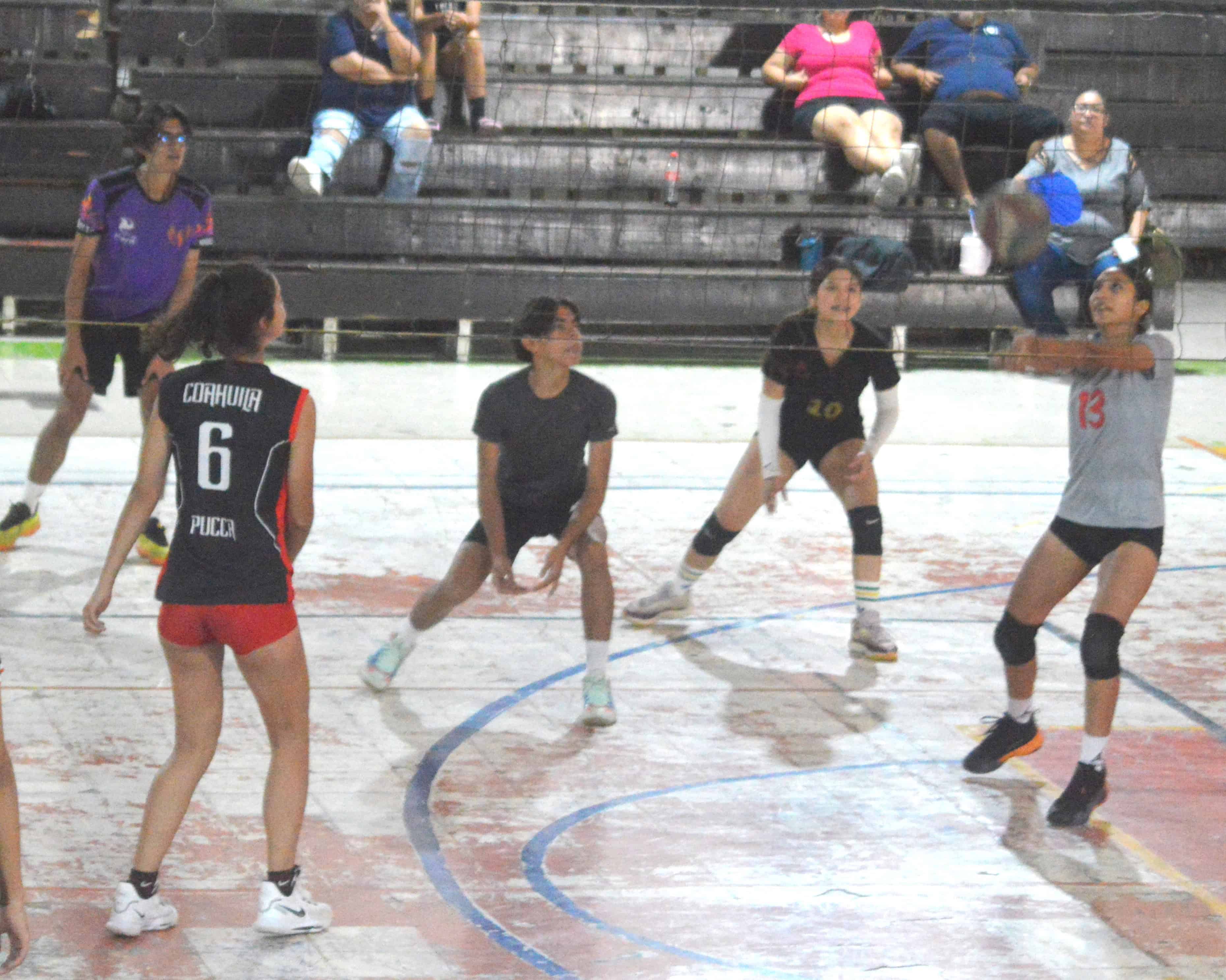 Panteras vencen a Leonas en la Liga de Voleibol Rangelitos