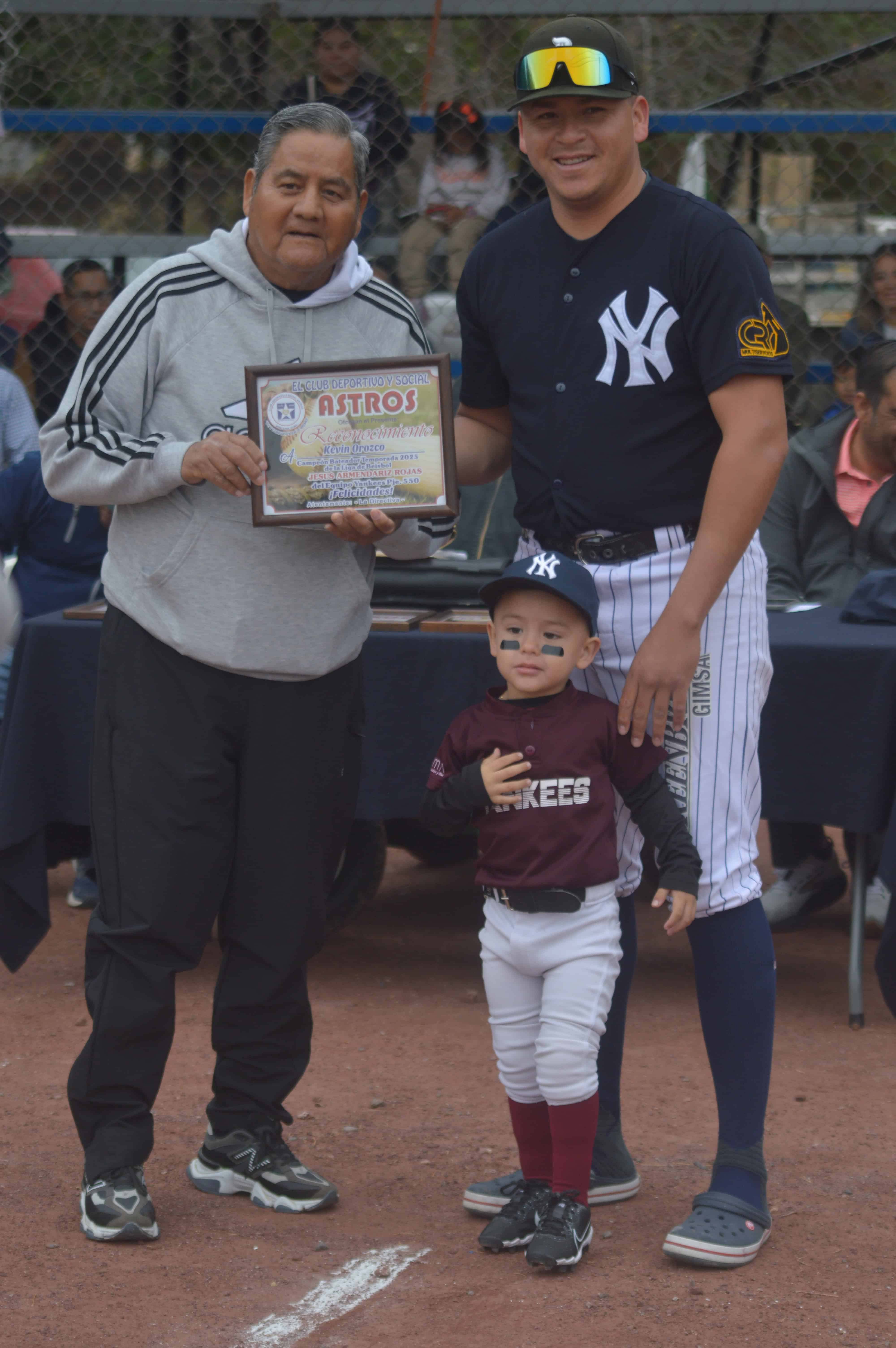 Inauguraci&oacute;n de la Liga de B&eacute;isbol Monclova: homenaje a Carlos Leija Gonz&aacute;lez