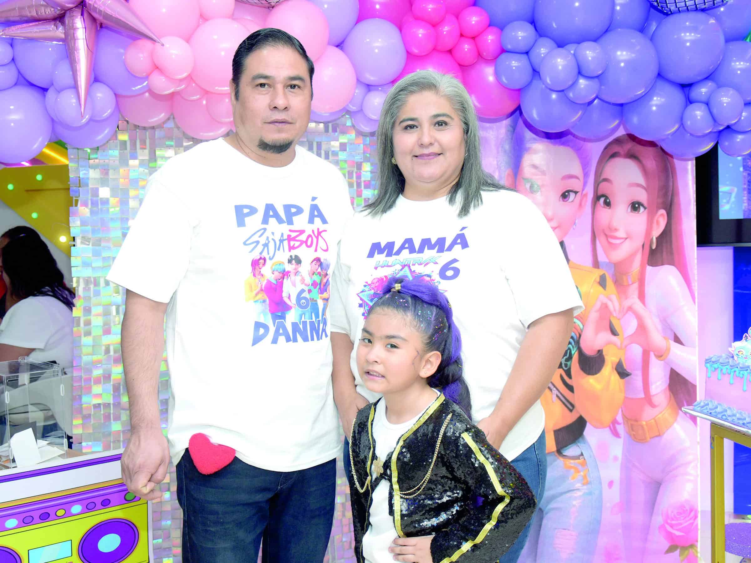 Familia y amigos acompa&ntilde;an a Danna Luc&iacute;a Mazat&aacute;n en su cumplea&ntilde;os