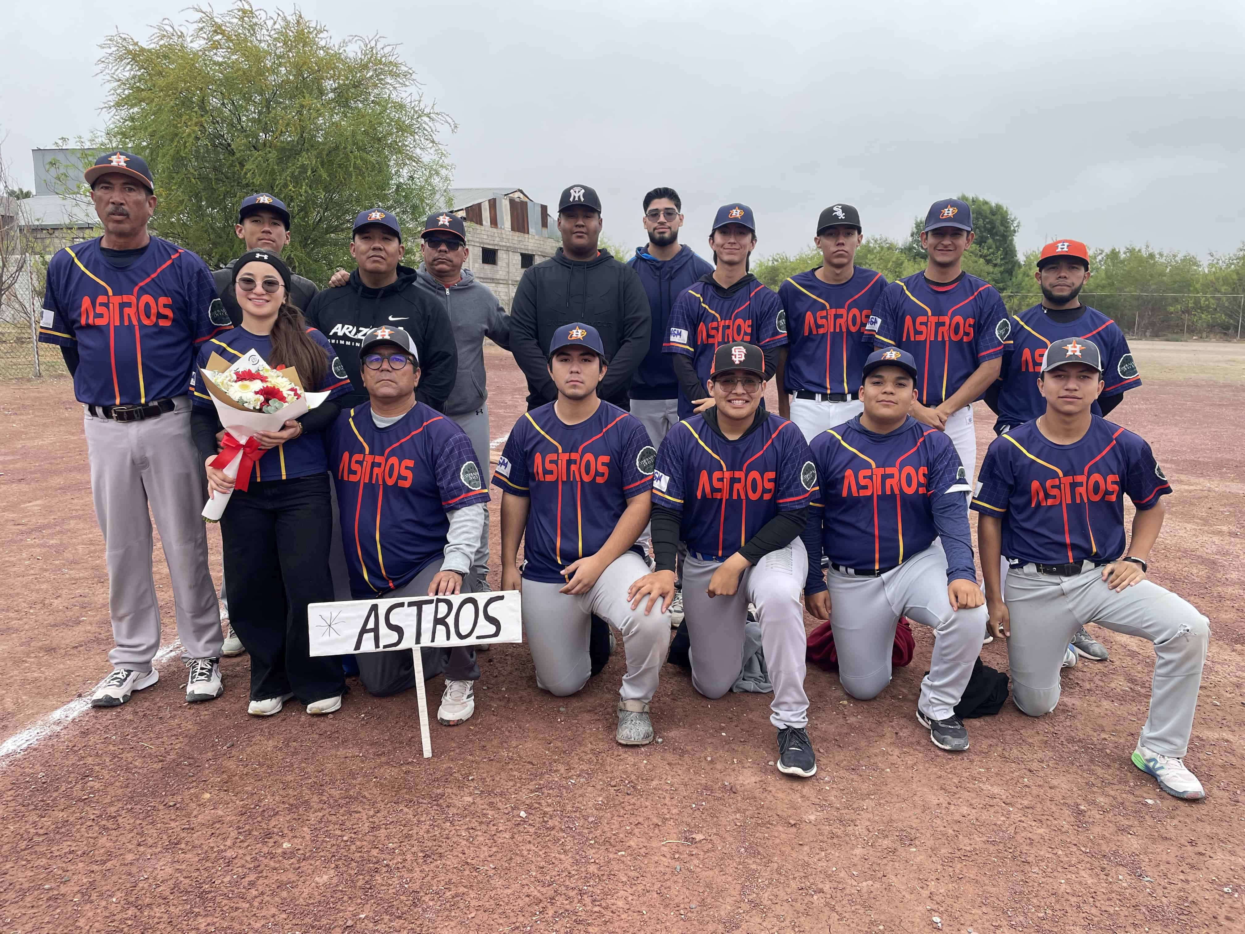 Inauguraci&oacute;n de la Liga de B&eacute;isbol Monclova: homenaje a Carlos Leija Gonz&aacute;lez
