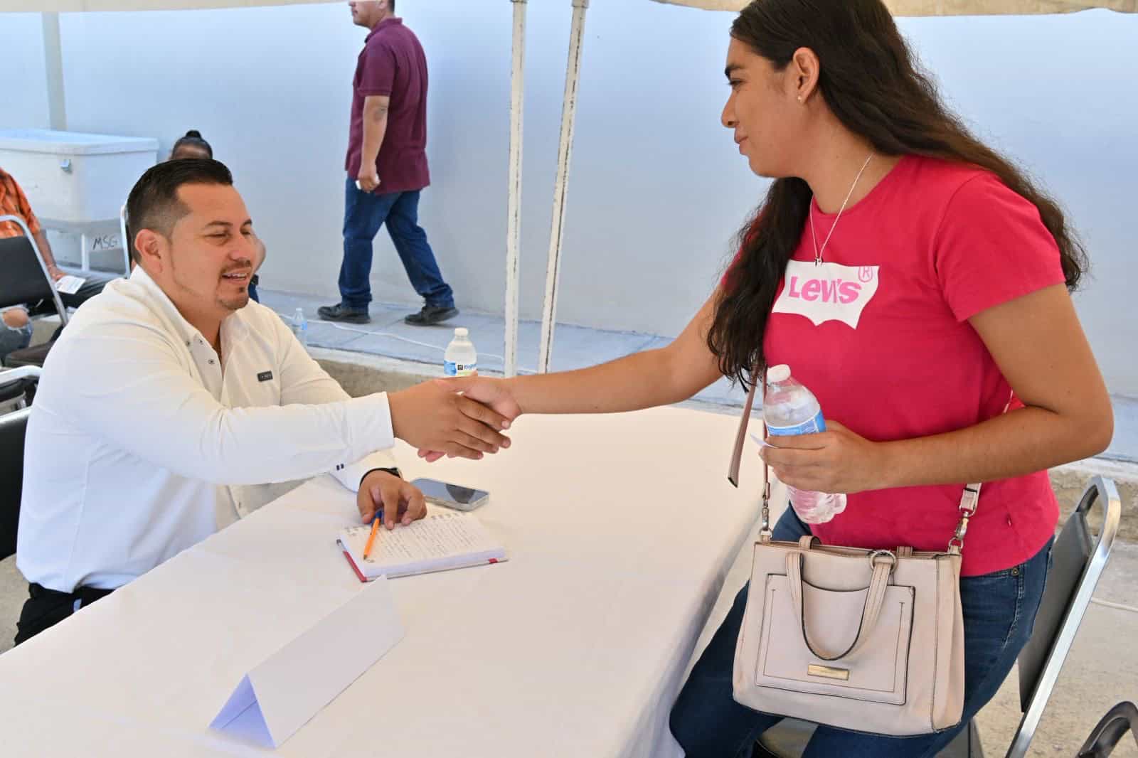 Javier Flores Rodríguez escucha a vecinos en Miércoles Ciudadano
